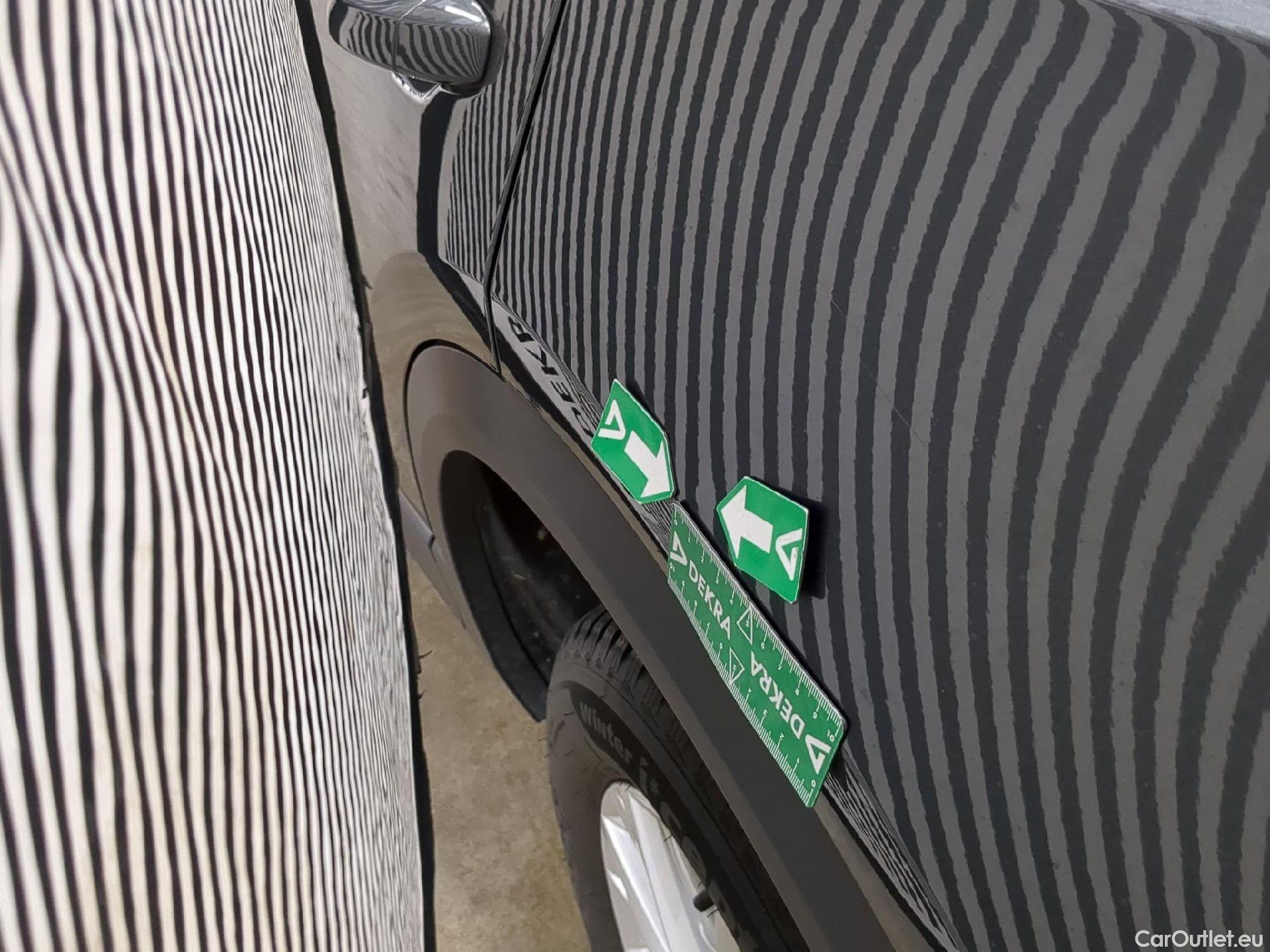  Volkswagen  T-ROC  Life Plus 2.0 TDI 115CV BVM6 E6d #26