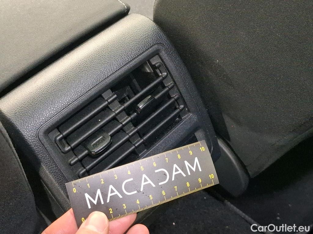  Volkswagen  Golf  VOLKSWAGEN / 2020 / 5P / Berline 2.0 TDI SCR 150 DSG7 Life Busi 1st #25