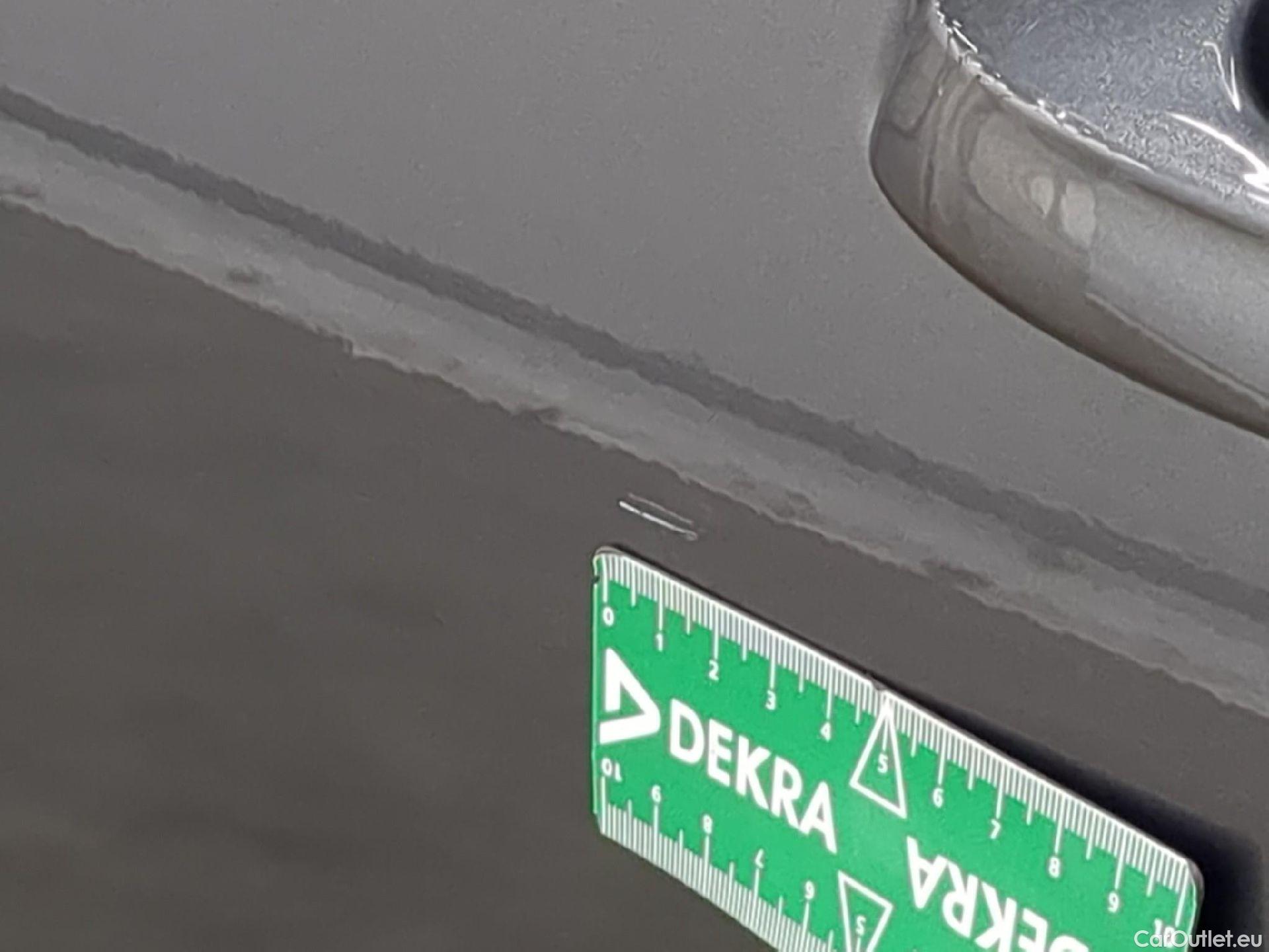  Volkswagen  T-ROC  Life Plus 2.0 TDI 115CV BVM6 E6d #24