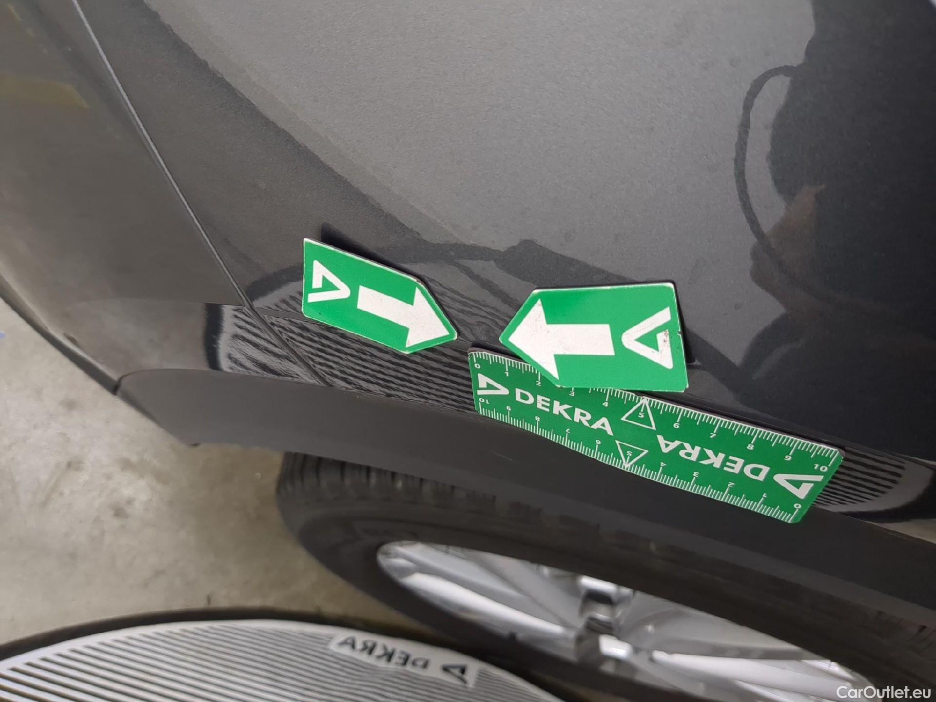  Volkswagen  T-ROC  Life Plus 2.0 TDI 115CV BVM6 E6d #18