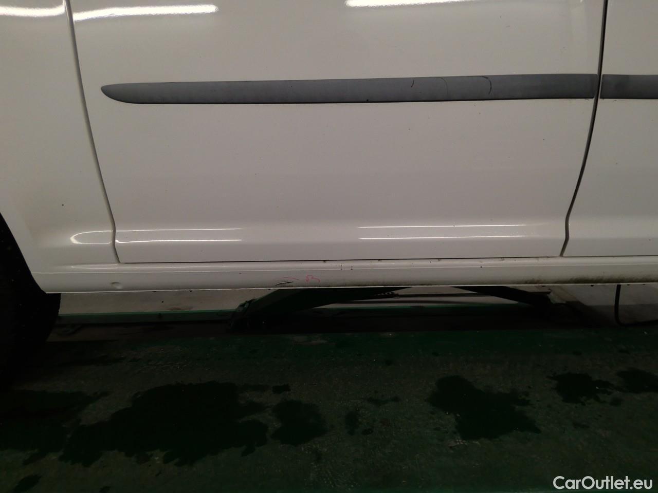  Volkswagen  Caddy  TDI 110 Maxi 4WD Aut. #7