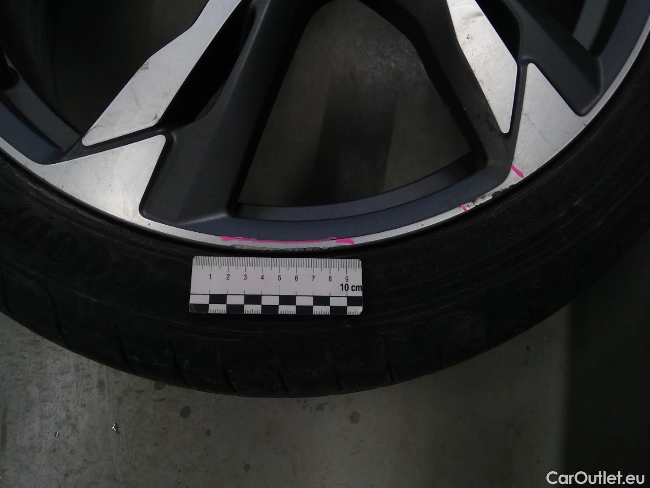  Volvo  XC90  T8 Recha.4WD R-Des.Aut 7s #5