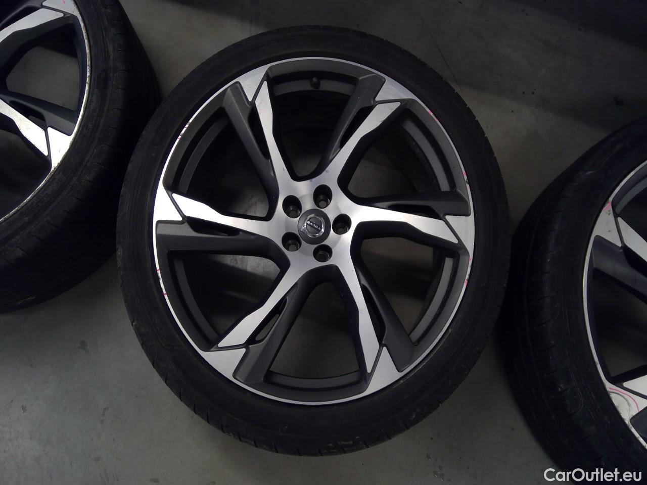  Volvo  XC90  T8 Recha.4WD R-Des.Aut 7s #3