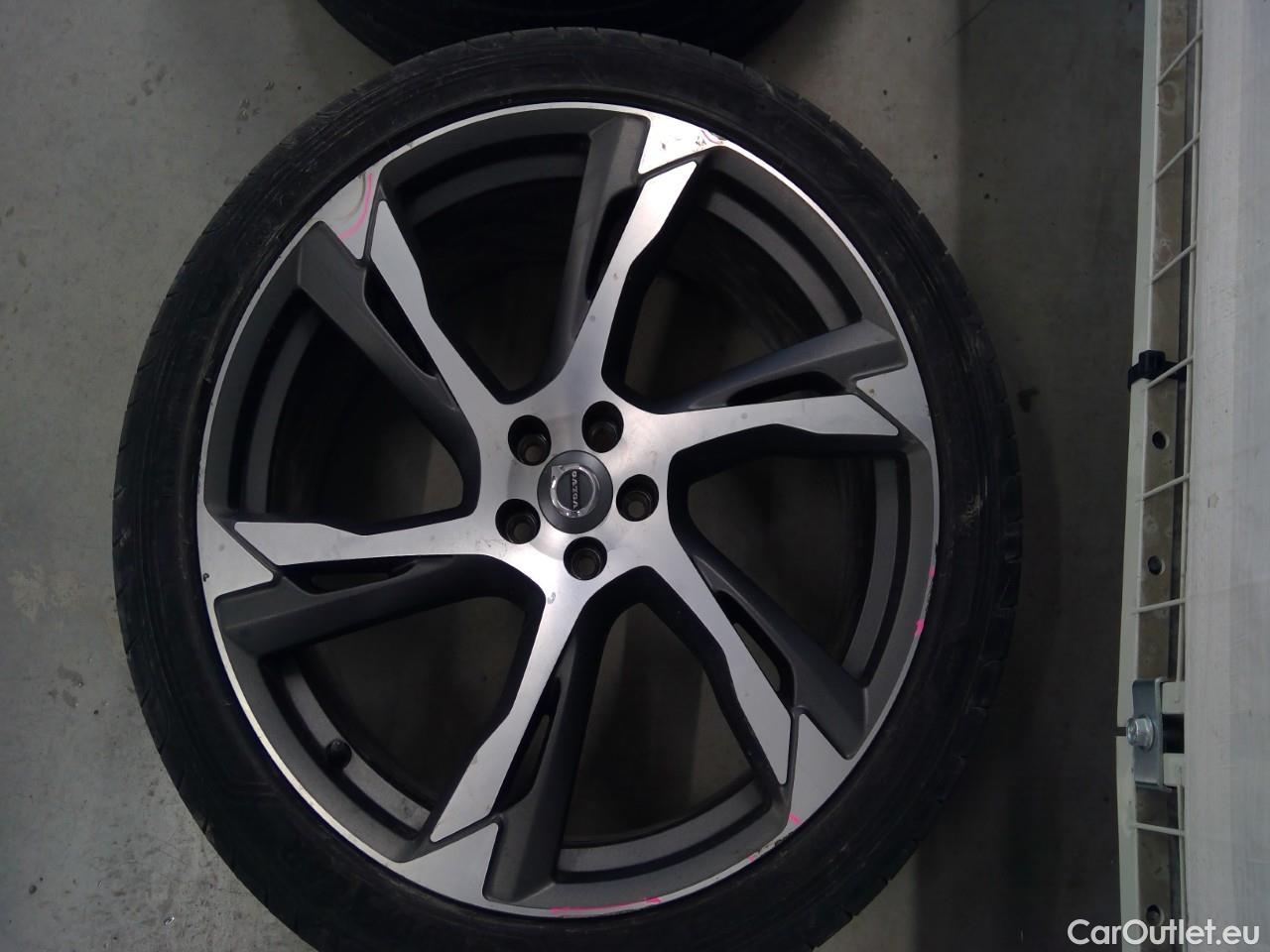  Volvo  XC90  T8 Recha.4WD R-Des.Aut 7s #6