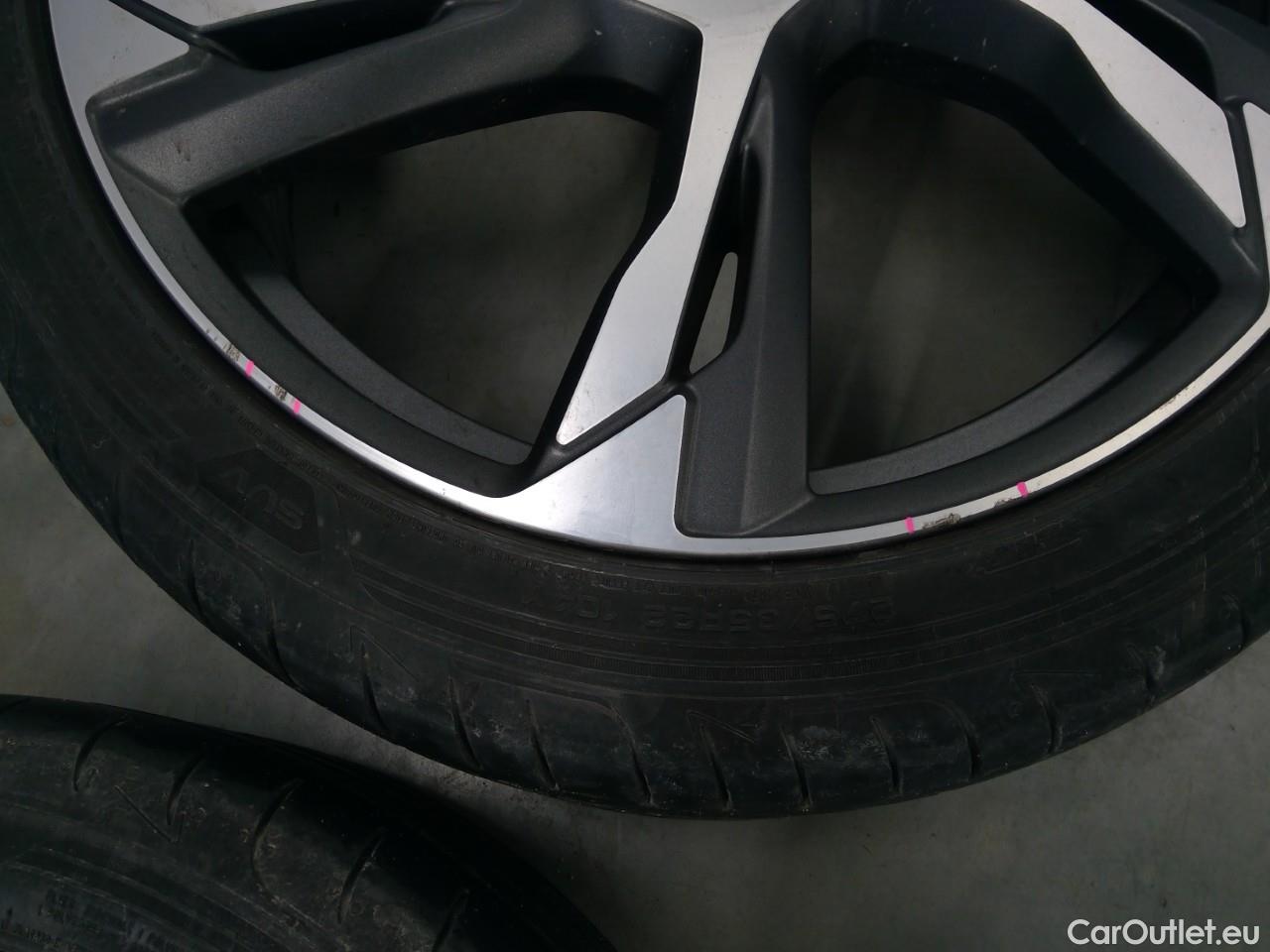  Volvo  XC90  T8 Recha.4WD R-Des.Aut 7s #4