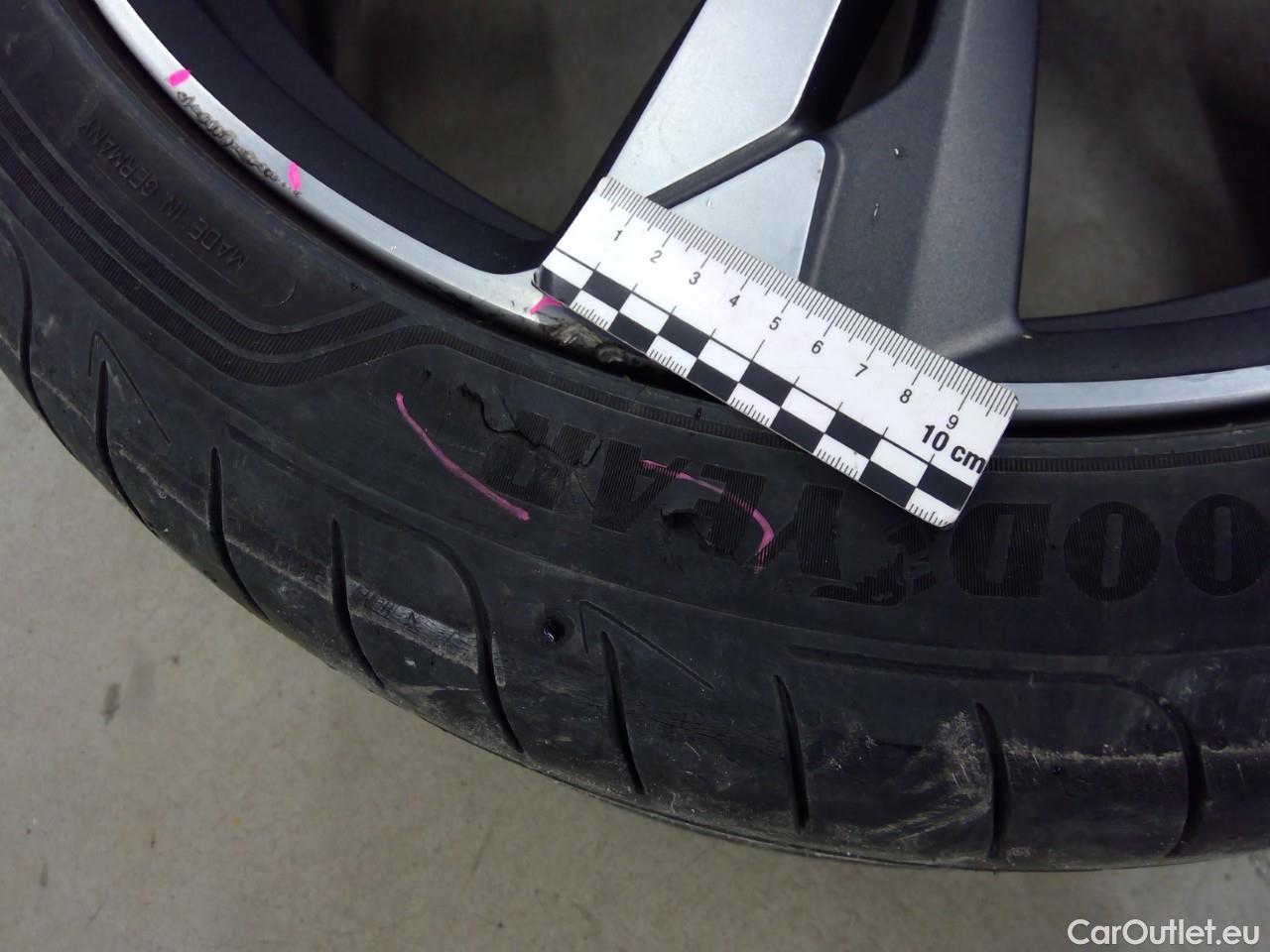  Volvo  XC90  T8 Recha.4WD R-Des.Aut 7s #9