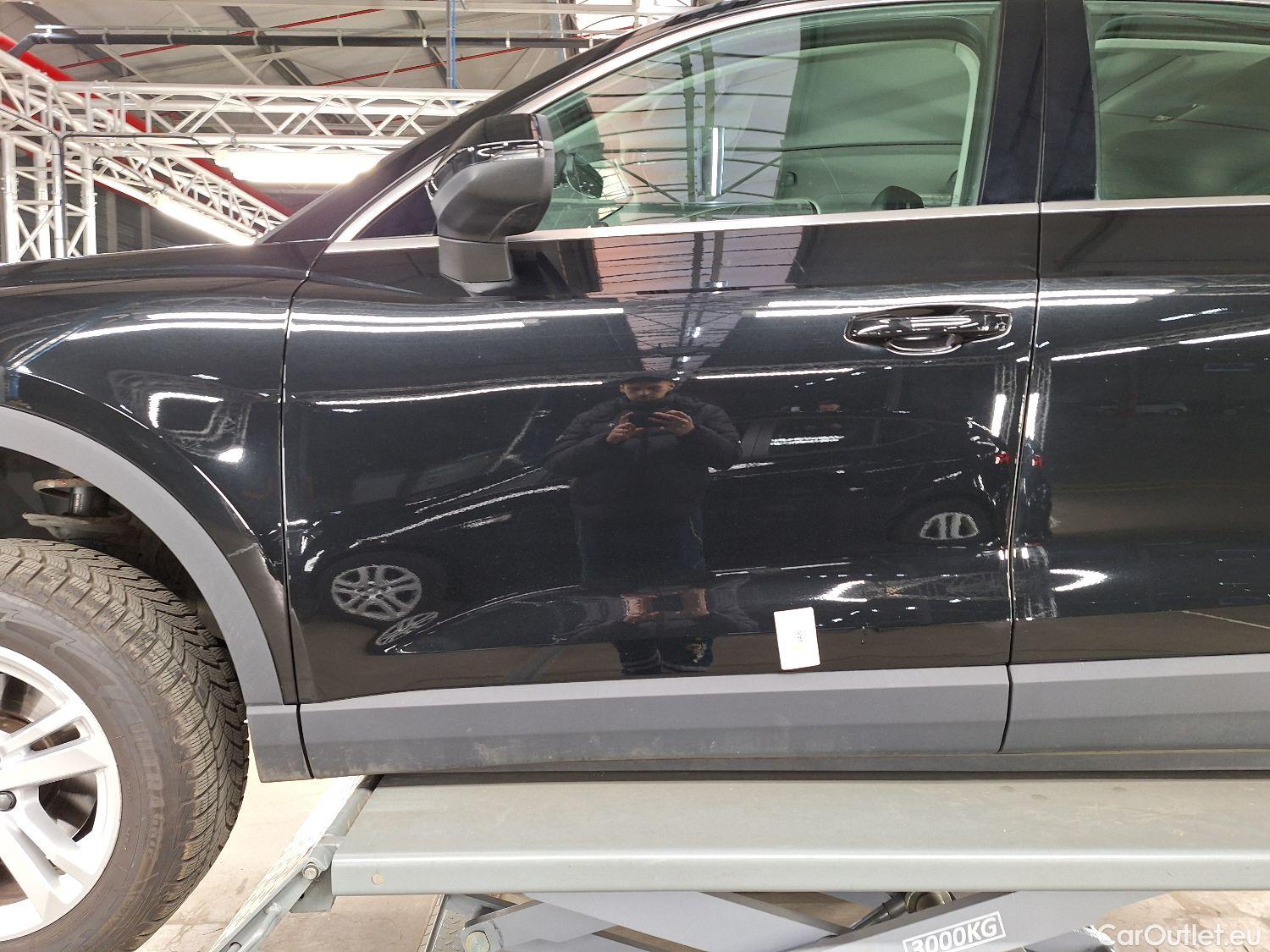  Audi  Q3 Audi,  '18, Audi  35 TDI S Tronic Business Edition 5d #24