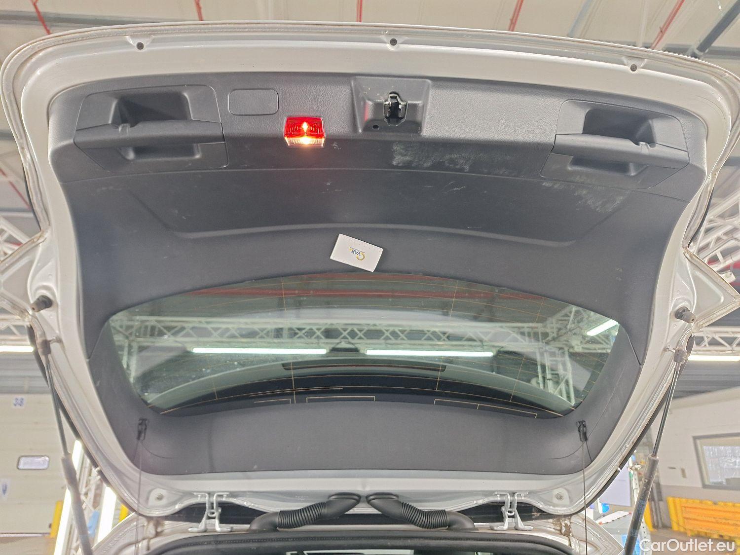  Mercedes  A-Klasse Mercedes, A-Class '18, Mercedes-Benz  A 180 Aut. 5d #32