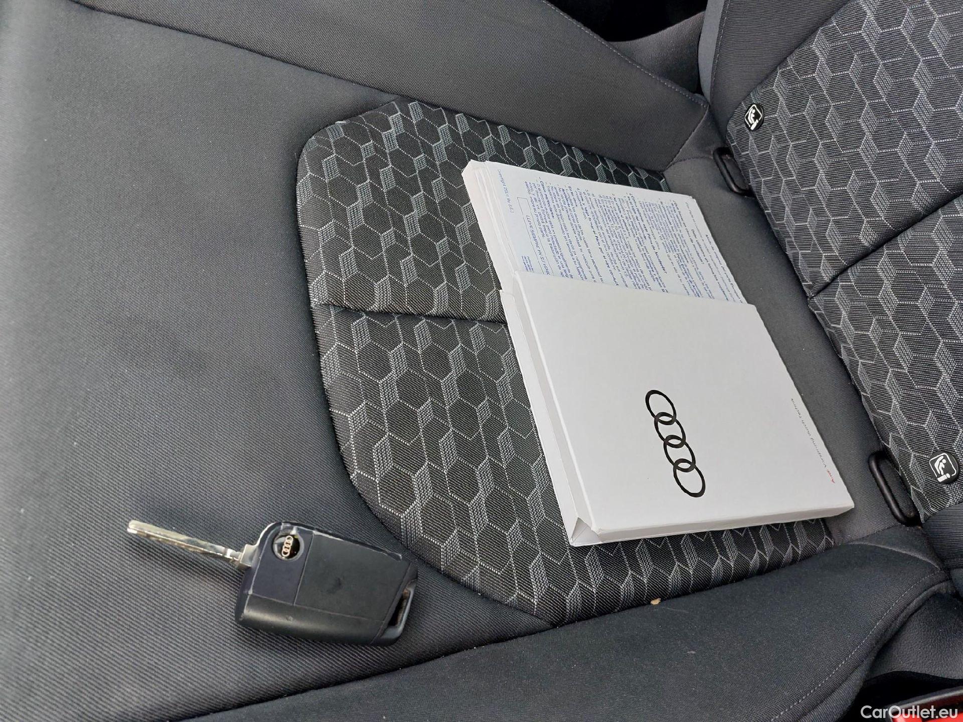  Audi  A1 Sportback AUDI A1 / 2018 / 5P / berlina con portón Sportback Adrenalin 25 TFSI 70kW (95CV)(SP)(SL) #2