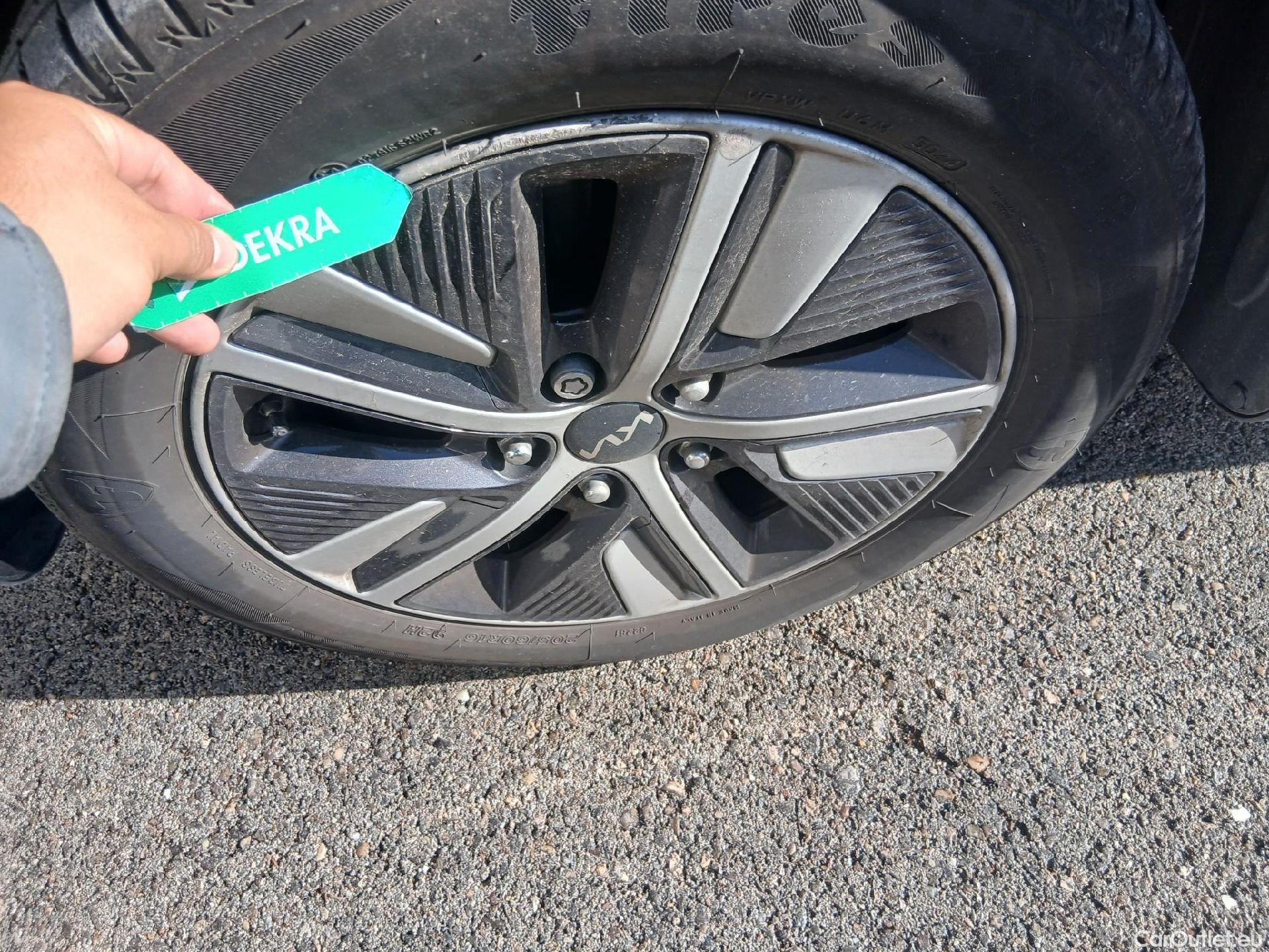  KIA  Niro KIA  / 2019 / 5P / crossover 1.6 GDi PHEV 104kW (141CV) Drive #13