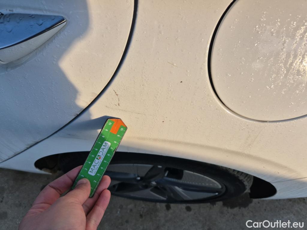  Hyundai   Ioniq HYUNDAI / 2019 / 5P / berlina con portón 1.6 GDI HEV Tecno DCT #4