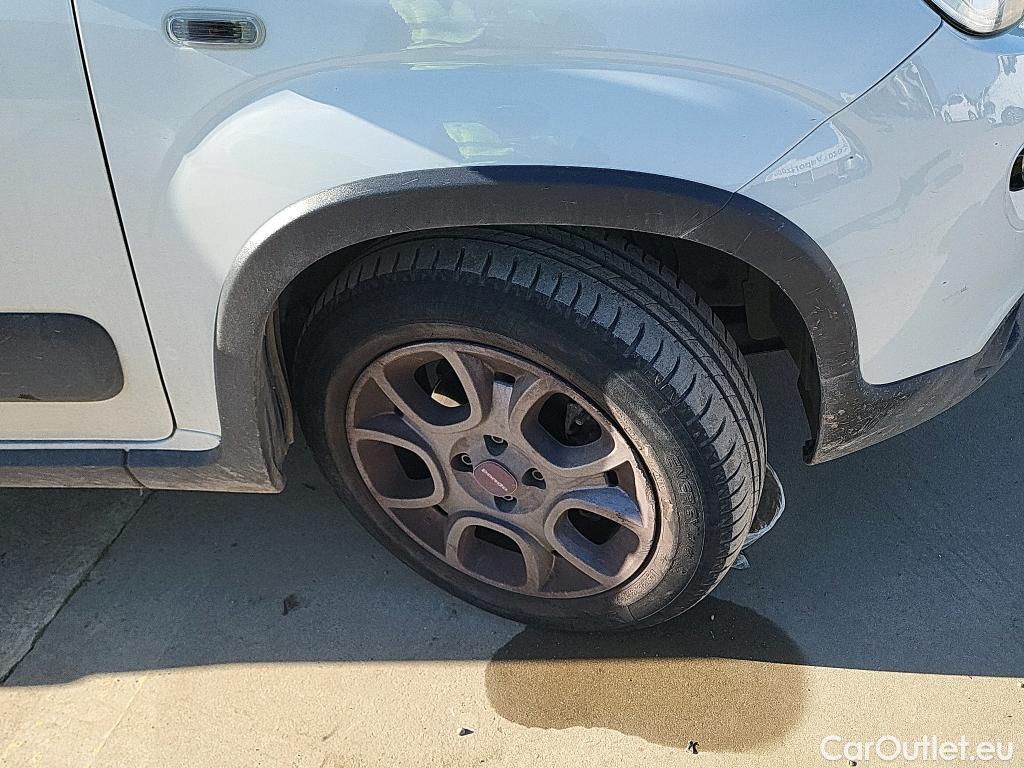  Fiat  Panda FIAT  5p 3G berlina con portón 1.3 75cv Diésel 4x4 #19