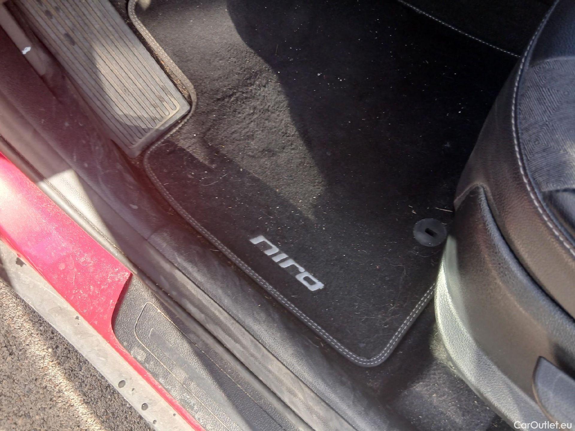  KIA  Niro KIA  / 2019 / 5P / crossover 1.6 GDi PHEV 104kW (141CV) Drive #3