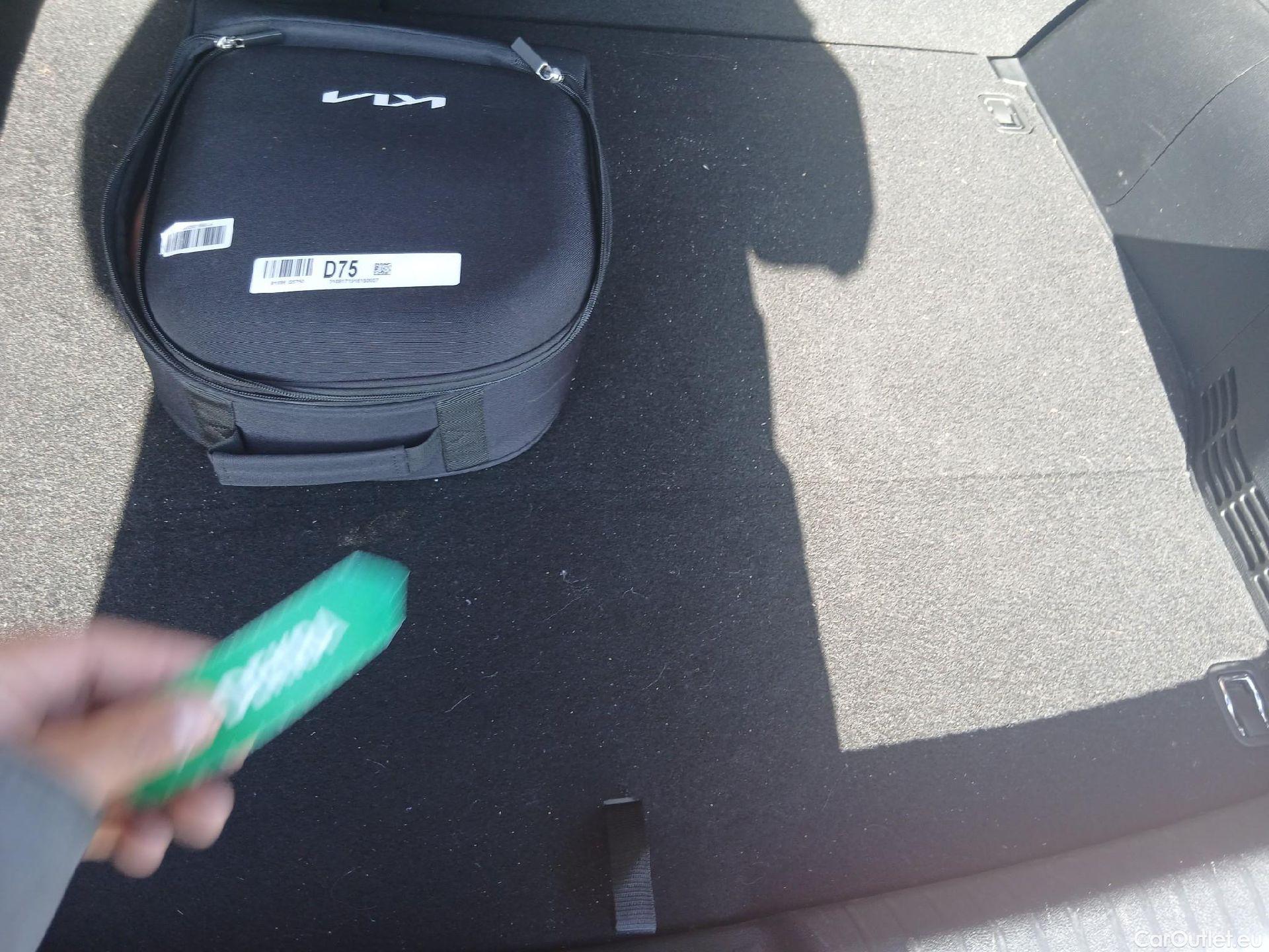  KIA  Niro KIA  / 2019 / 5P / crossover 1.6 GDi PHEV 104kW (141CV) Drive #5