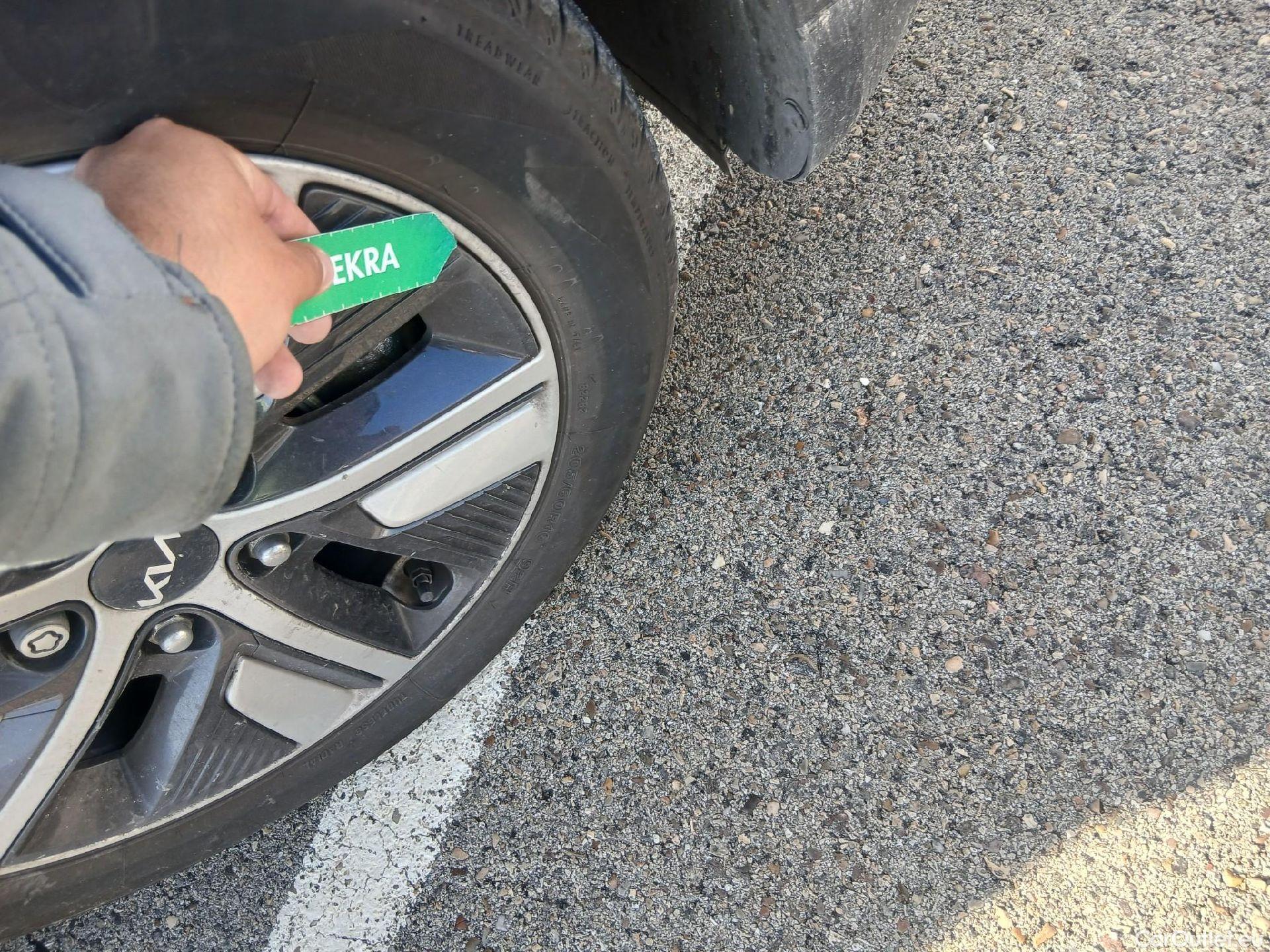  KIA  Niro KIA  / 2019 / 5P / crossover 1.6 GDi PHEV 104kW (141CV) Drive #27