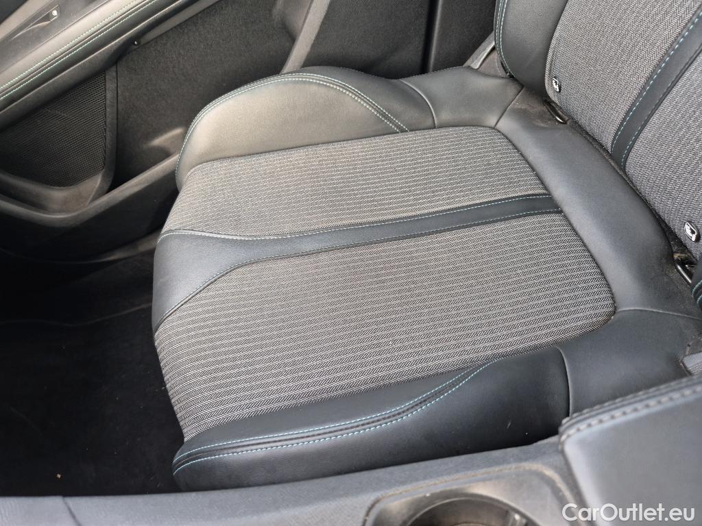  Peugeot  3008 PEUGEOT  Hybrid / 2020 / 5P / todoterreno 225 e-EAT8 Allure #4