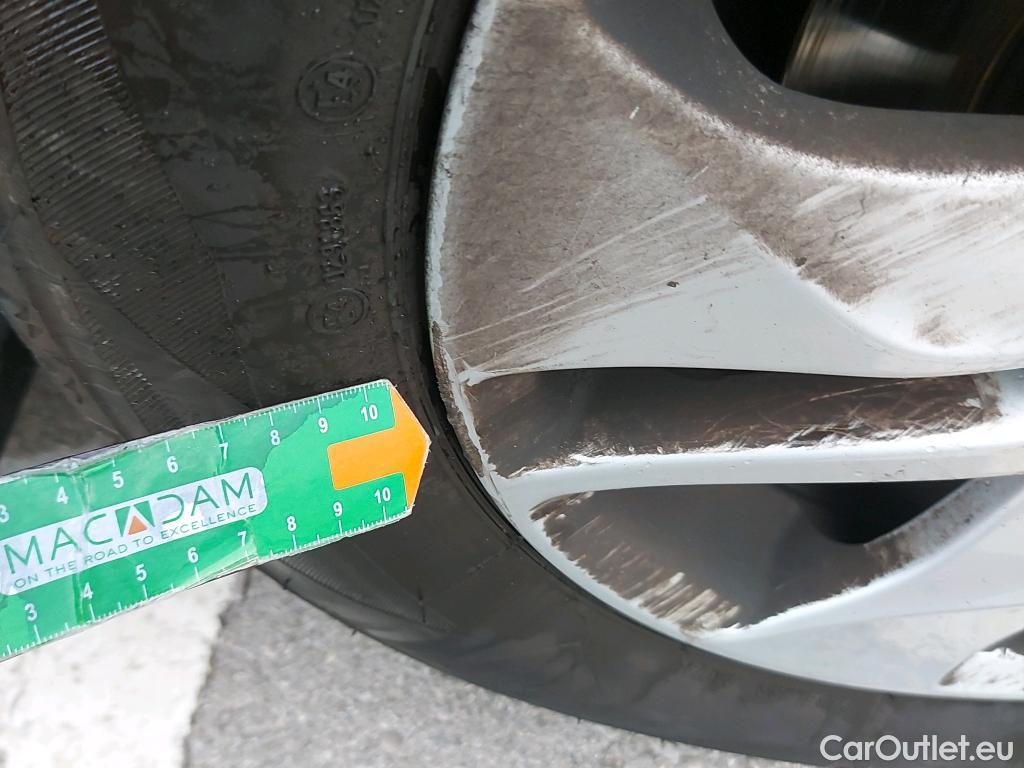  Toyota  Yaris TOYOTA  / 2020 / 5P / berlina con portón 1.5 125 S-Edition #8