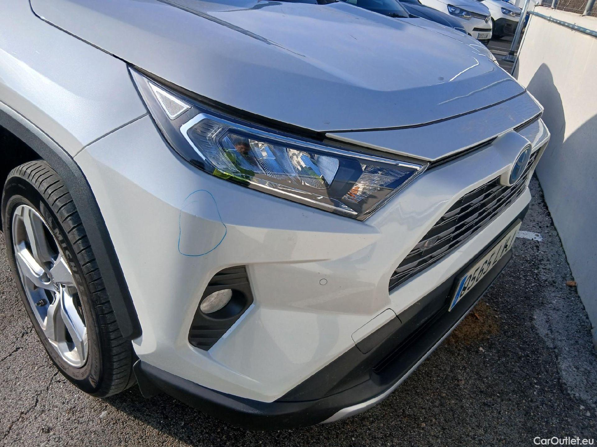  Toyota  RAV4 TOYOTA  / 2018 / 5P / todoterreno 2.5l 220H Advance 4WD #7