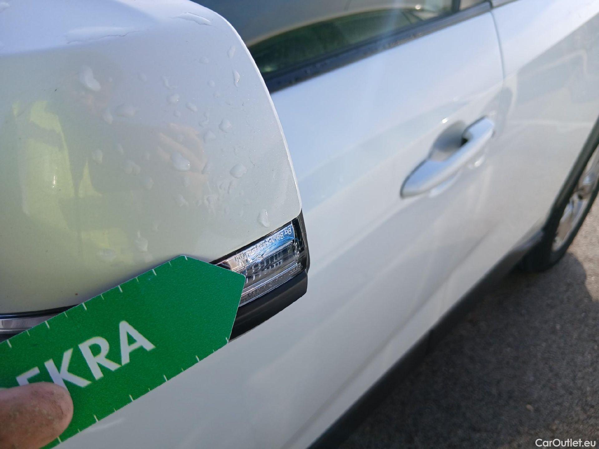  Toyota  RAV4 TOYOTA  / 2018 / 5P / todoterreno 2.5l 220H Advance 4WD #17