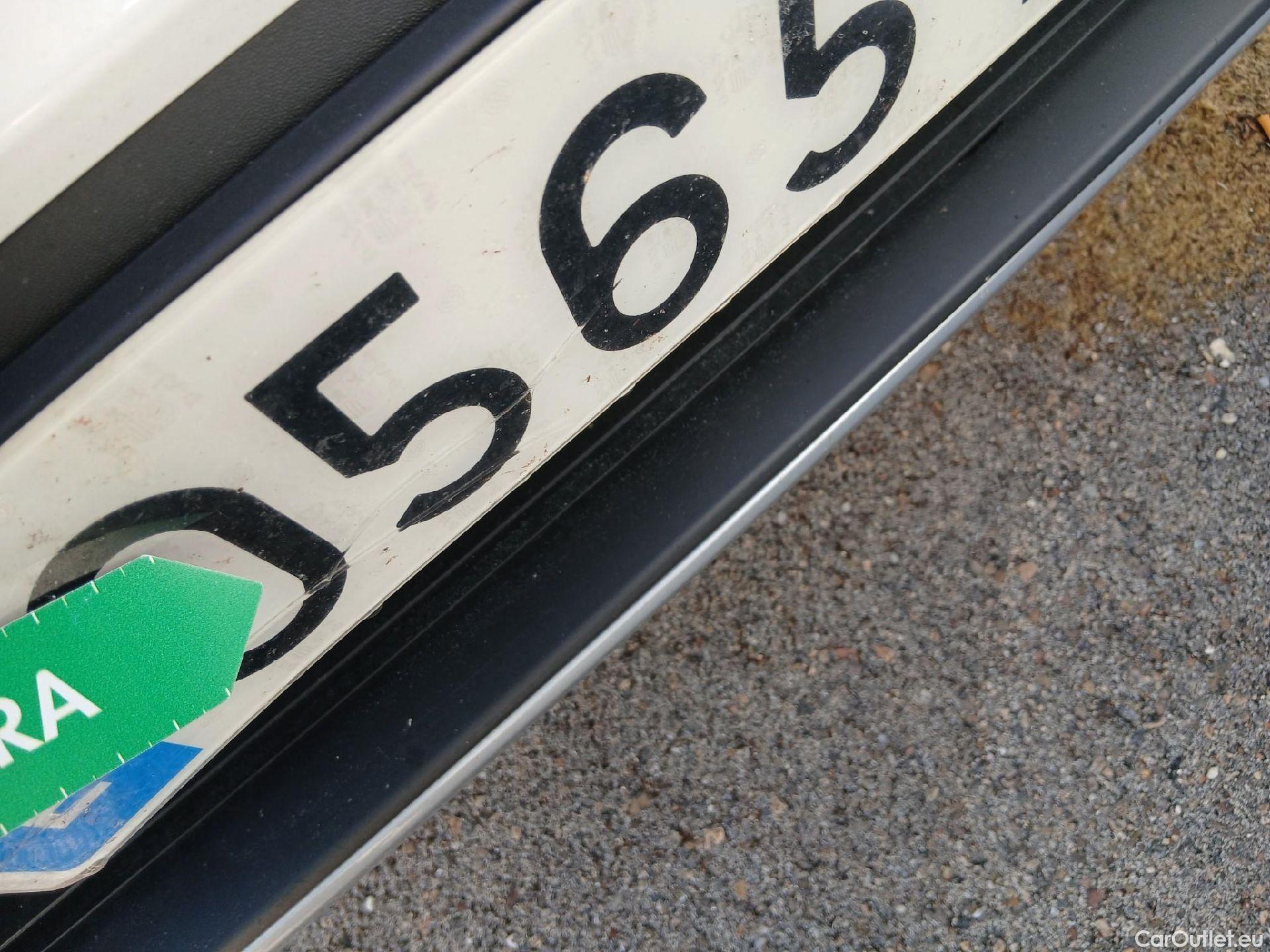  Toyota  RAV4 TOYOTA  / 2018 / 5P / todoterreno 2.5l 220H Advance 4WD #9