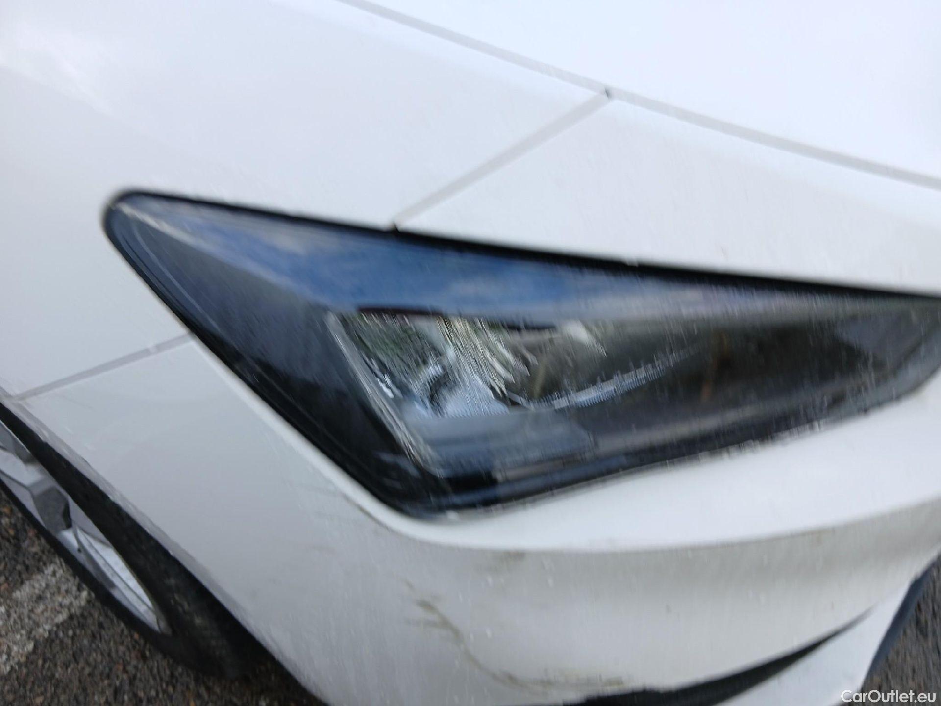  Land Rover  Discovery SEAT Nuevo León / 2020 / 5P / berlina con portón 2.0 TDI 85kW (115CV) STYLE GONavi (AC) #6