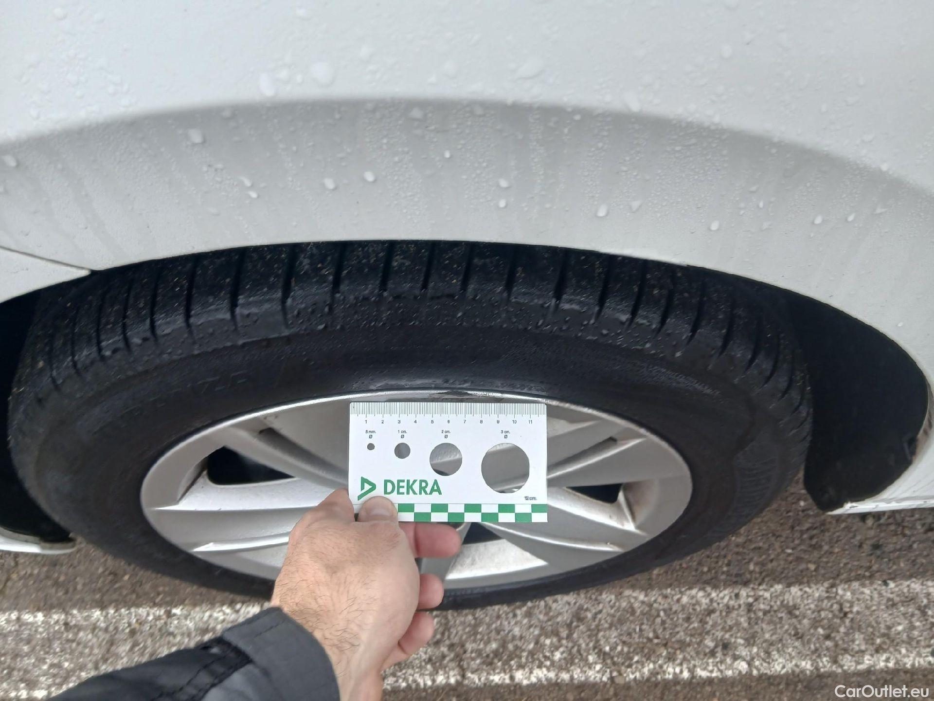  Volkswagen  Golf  VOLKSWAGEN / 2020 / 5P / berlina con portón Life 1.0 eTSI 81kW (110CV) DSG #6