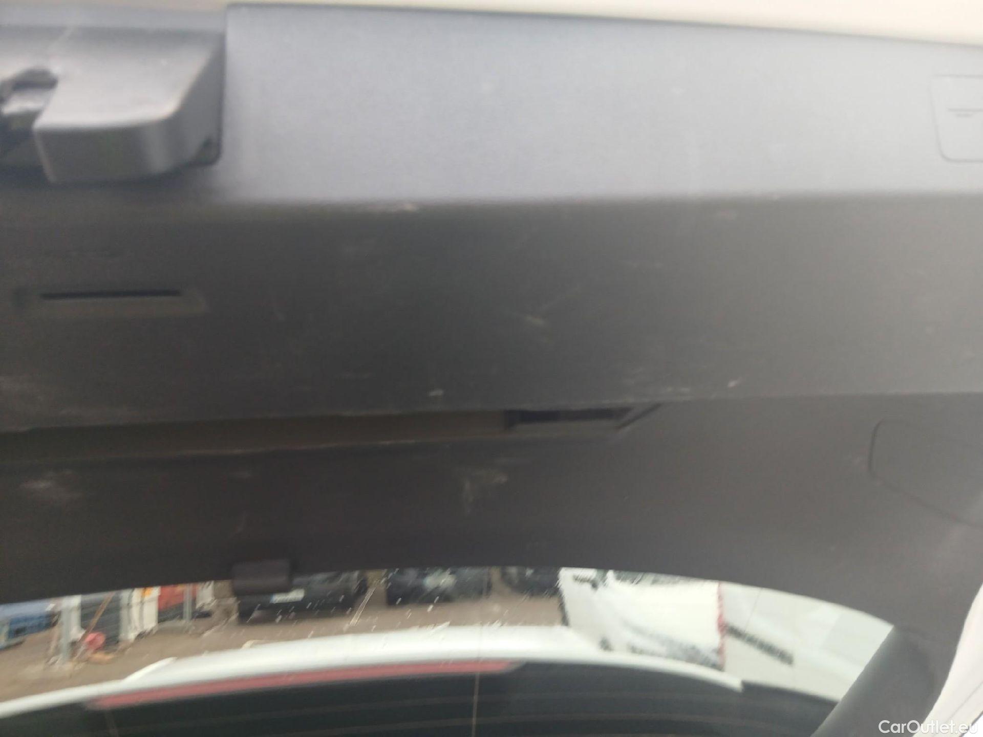  Volkswagen  Golf  VOLKSWAGEN / 2020 / 5P / berlina con portón Life 1.0 eTSI 81kW (110CV) DSG #26