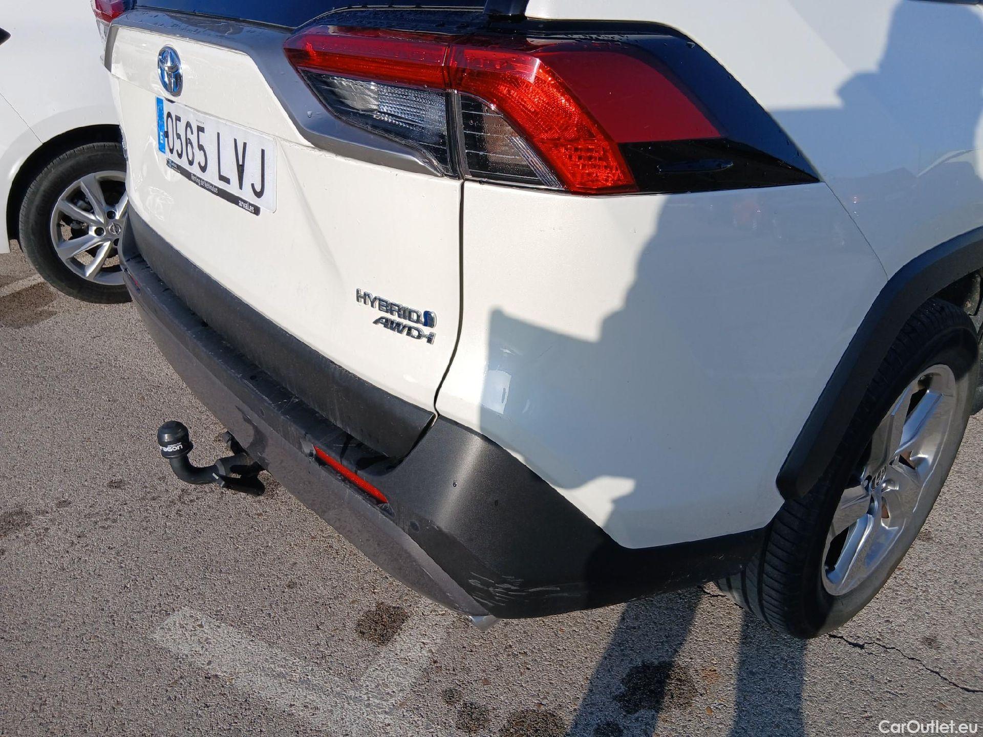  Toyota  RAV4 TOYOTA  / 2018 / 5P / todoterreno 2.5l 220H Advance 4WD #21