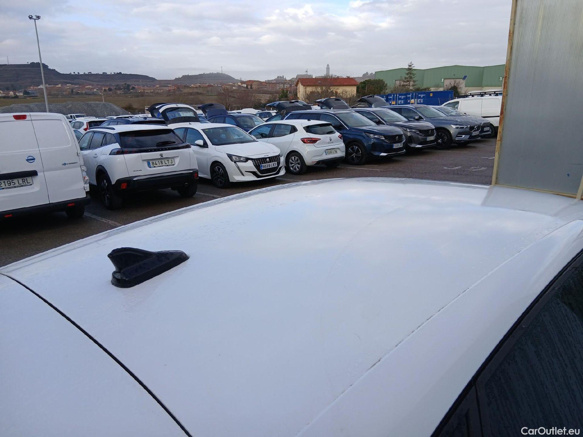  Land Rover  Discovery SEAT Nuevo León / 2020 / 5P / berlina con portón 2.0 TDI 85kW (115CV) STYLE GONavi (AC) #30