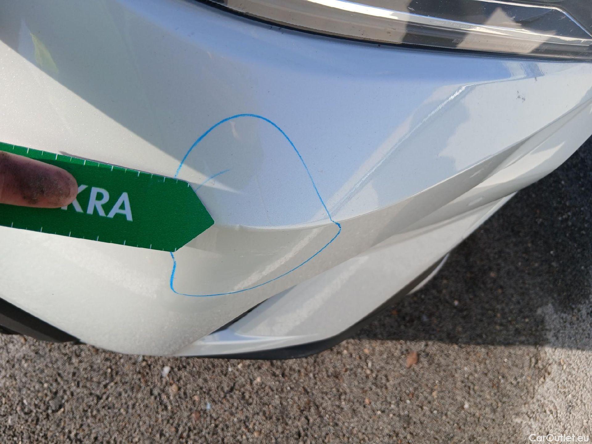  Toyota  RAV4 TOYOTA  / 2018 / 5P / todoterreno 2.5l 220H Advance 4WD #8