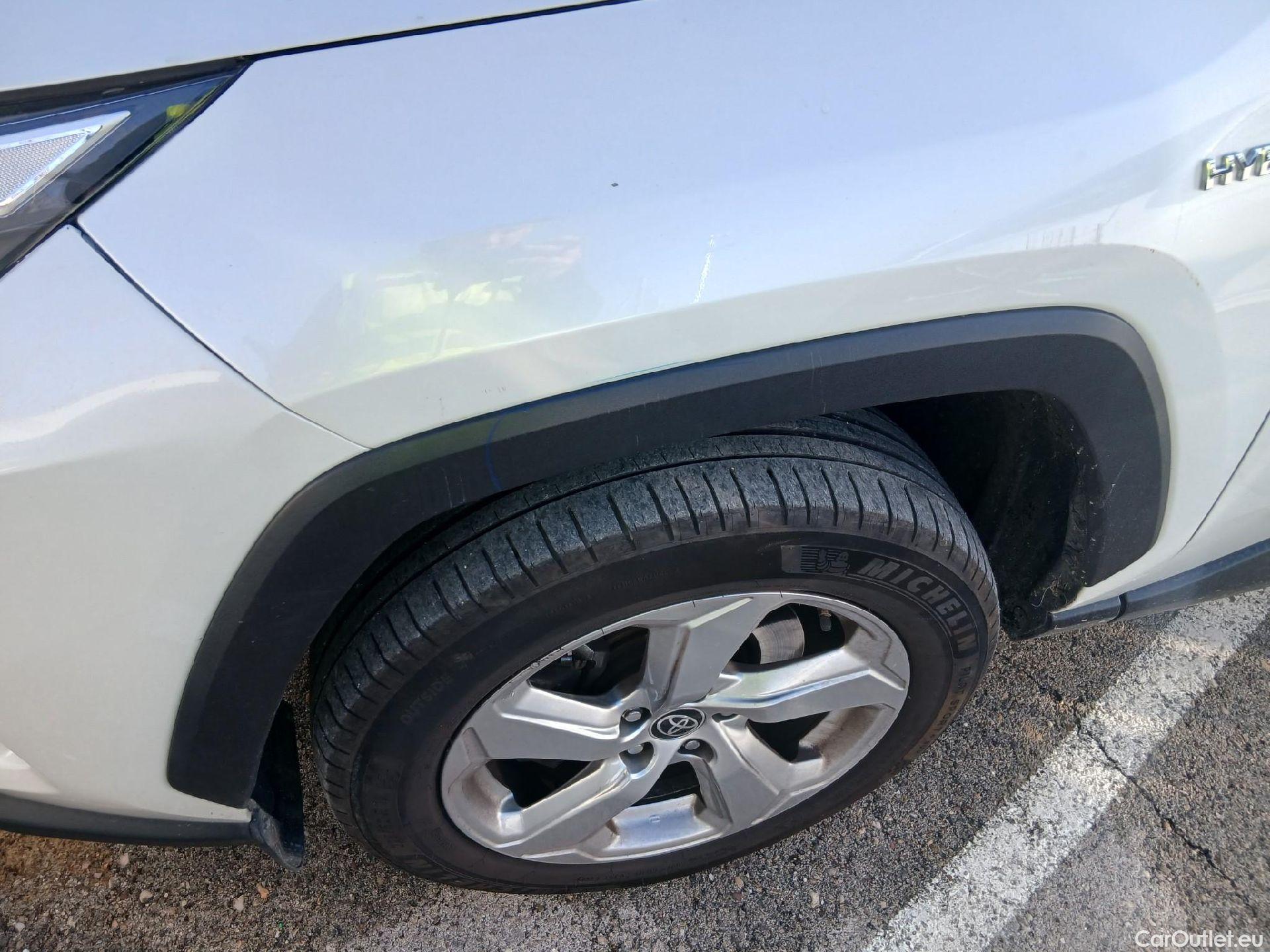  Toyota  RAV4 TOYOTA  / 2018 / 5P / todoterreno 2.5l 220H Advance 4WD #12