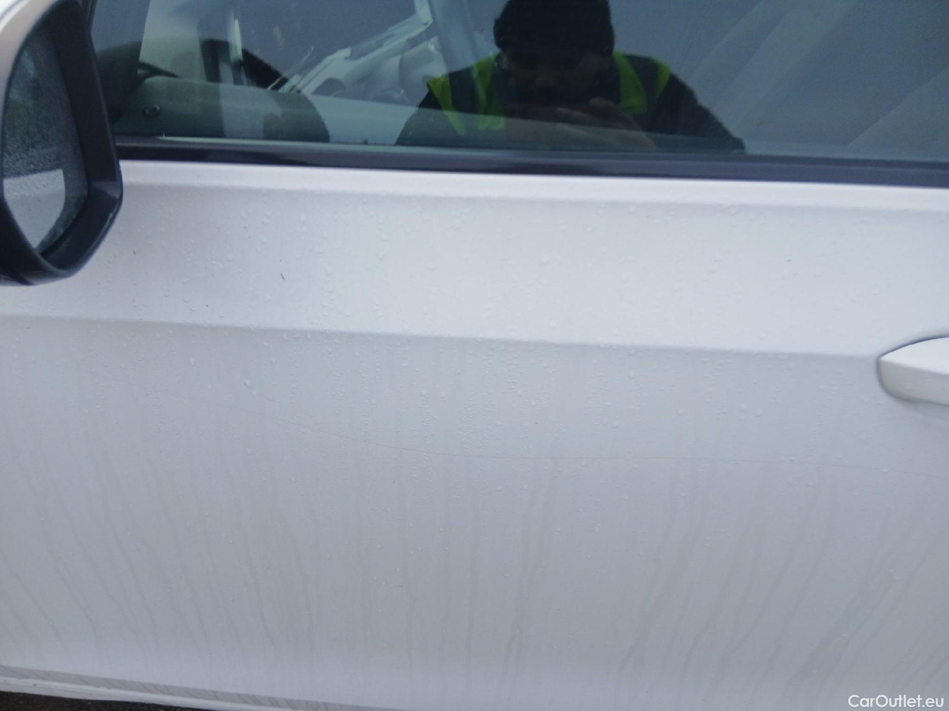  Volkswagen  Golf  VOLKSWAGEN / 2020 / 5P / berlina con portón Life 1.0 eTSI 81kW (110CV) DSG #9