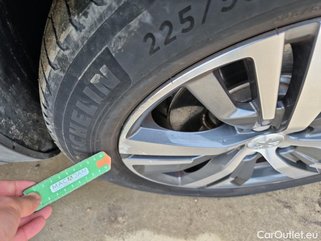  Peugeot  3008 PEUGEOT  Hybrid / 2020 / 5P / todoterreno 225 e-EAT8 Allure #2