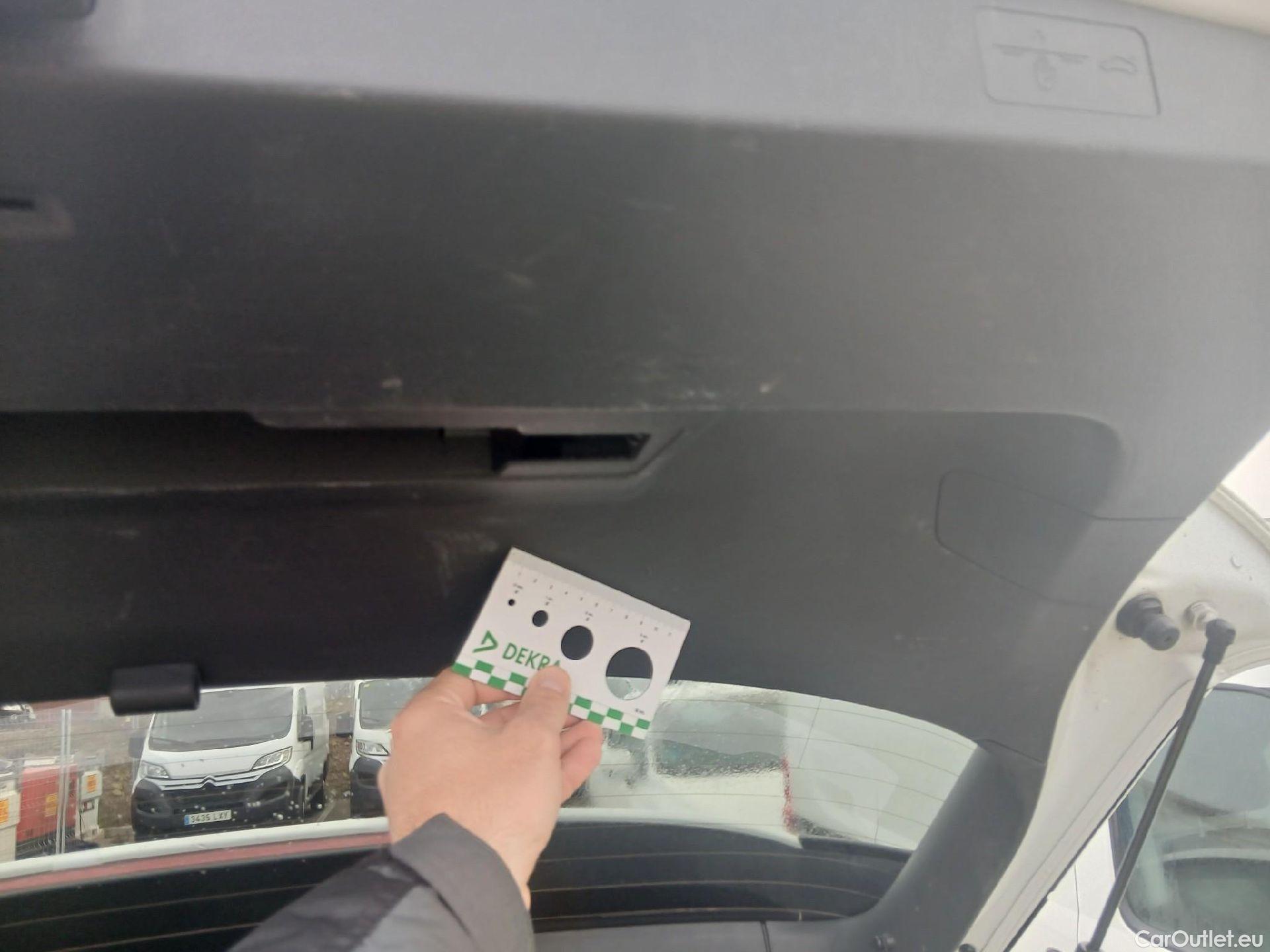  Volkswagen  Golf  VOLKSWAGEN / 2020 / 5P / berlina con portón Life 1.0 eTSI 81kW (110CV) DSG #27