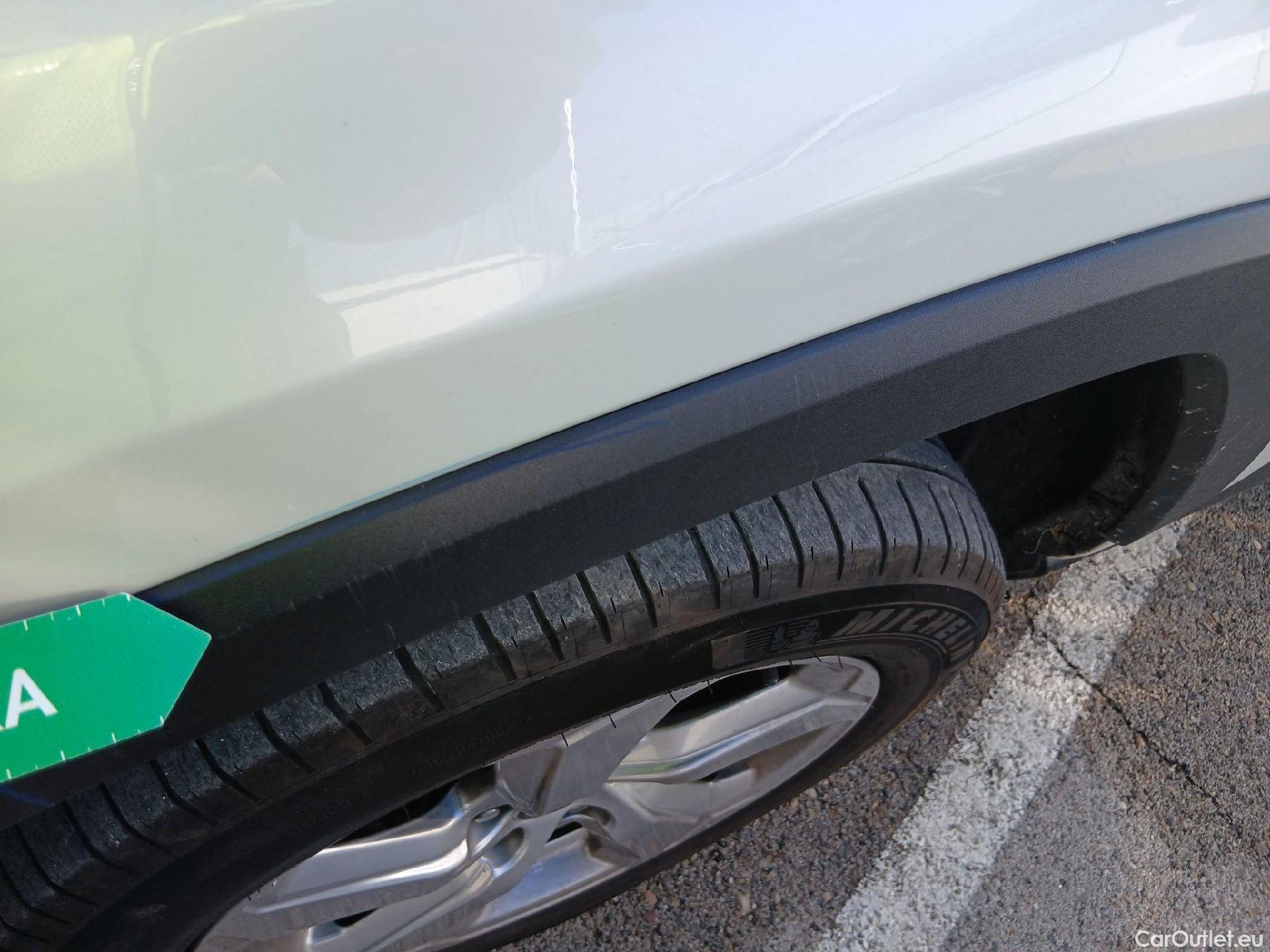  Toyota  RAV4 TOYOTA  / 2018 / 5P / todoterreno 2.5l 220H Advance 4WD #11