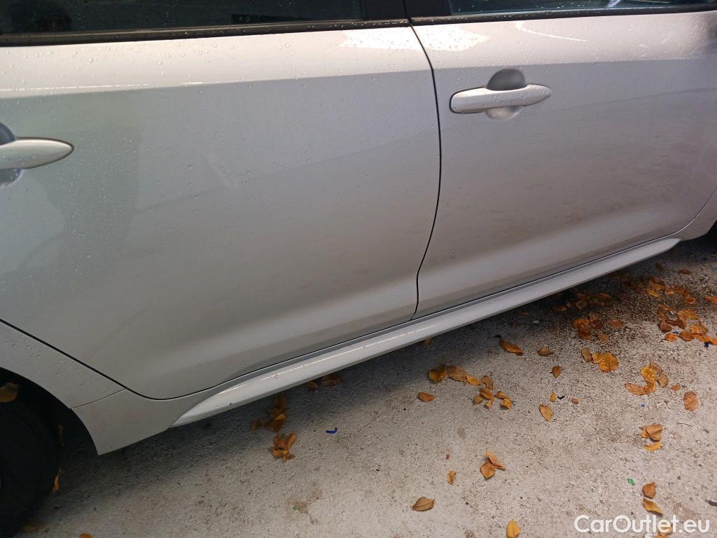  Toyota  Corolla TOYOTA  / 2019 / 5P / familiar 1.8 125H BUSINESS E-CVT TOURING SPORT #3