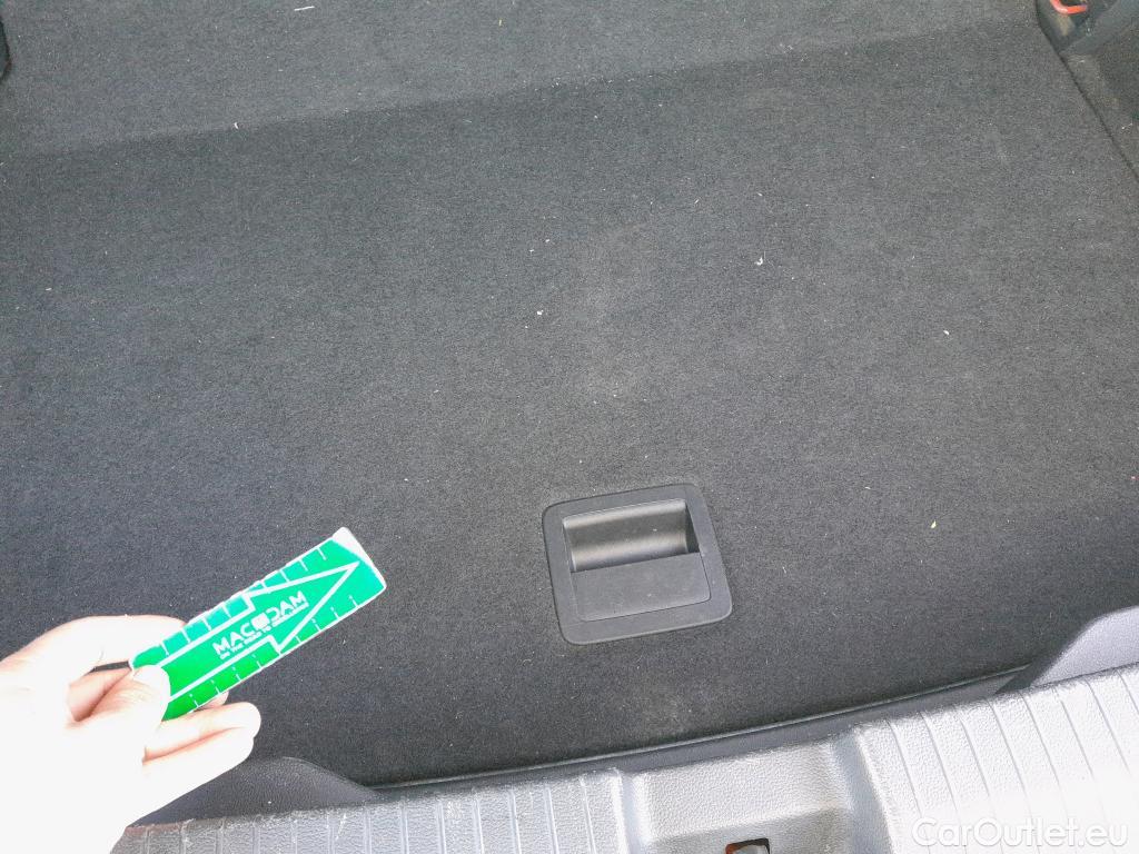  Volkswagen  T-ROC VOLKSWAGEN  / 2017 / 5P / todoterreno Advance R-Line 1.0 TSI 81kW (110CV) #2