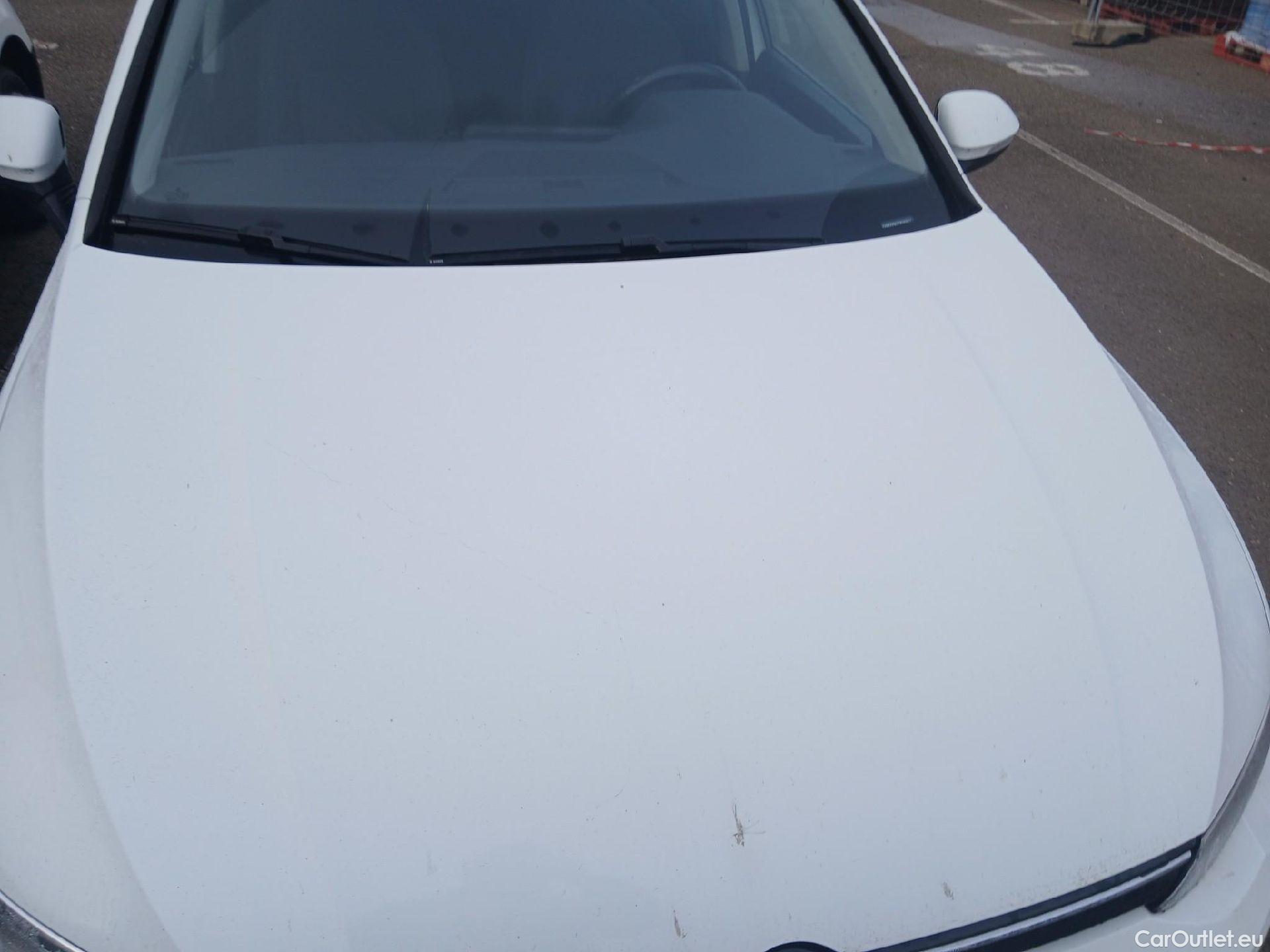  Volkswagen  Golf  VOLKSWAGEN / 2020 / 5P / berlina con portón Life 1.0 eTSI 81kW (110CV) DSG #3