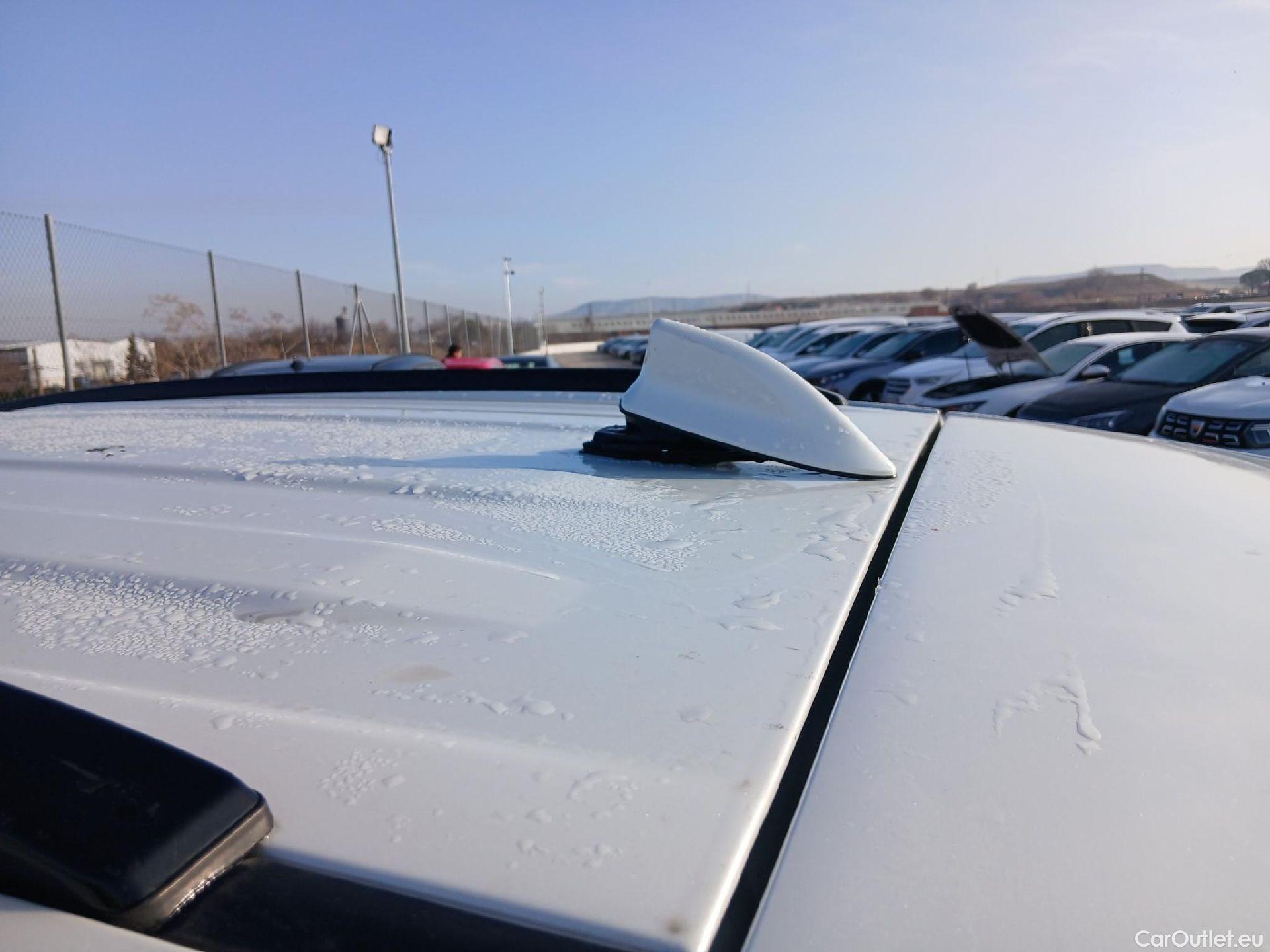  Toyota  RAV4 TOYOTA  / 2018 / 5P / todoterreno 2.5l 220H Advance 4WD #4