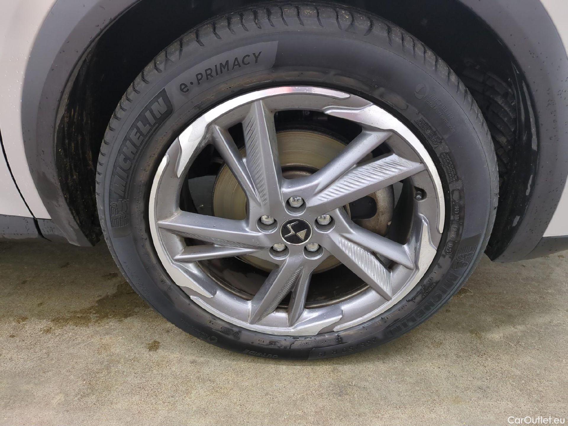  DS  DS7 DS DS 7 Crossback / 2017 / 5P / SUV E-TENSE 225 BASTILLE + #17