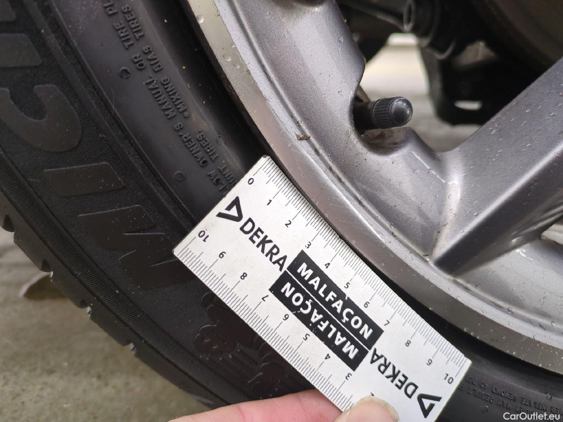  DS  DS7 DS DS 7 Crossback / 2017 / 5P / SUV E-TENSE 225 BASTILLE + #12