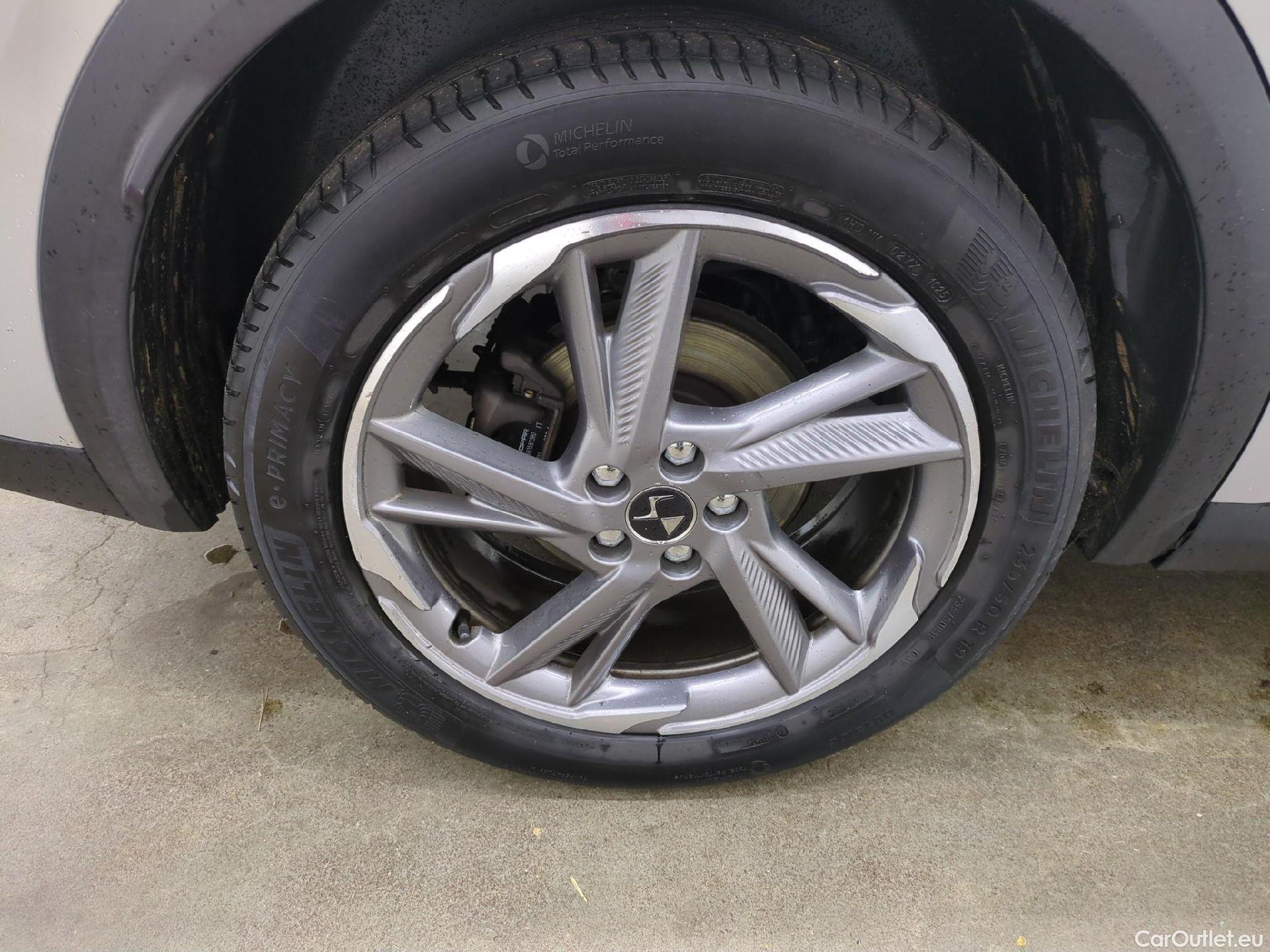  DS  DS7 DS DS 7 Crossback / 2017 / 5P / SUV E-TENSE 225 BASTILLE + #13