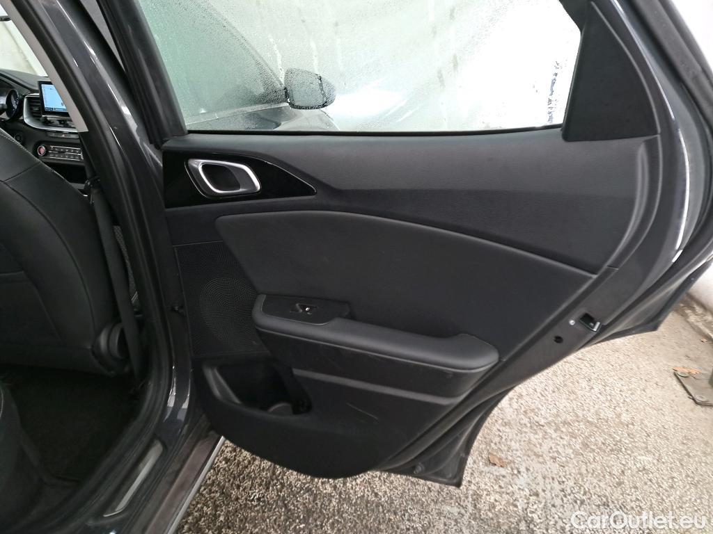  KIA  XCeed KIA  / 2019 / 5P / Crossover 1.6 GDI ISG ISG PHEV ACTIVE BUS DCT6 #32