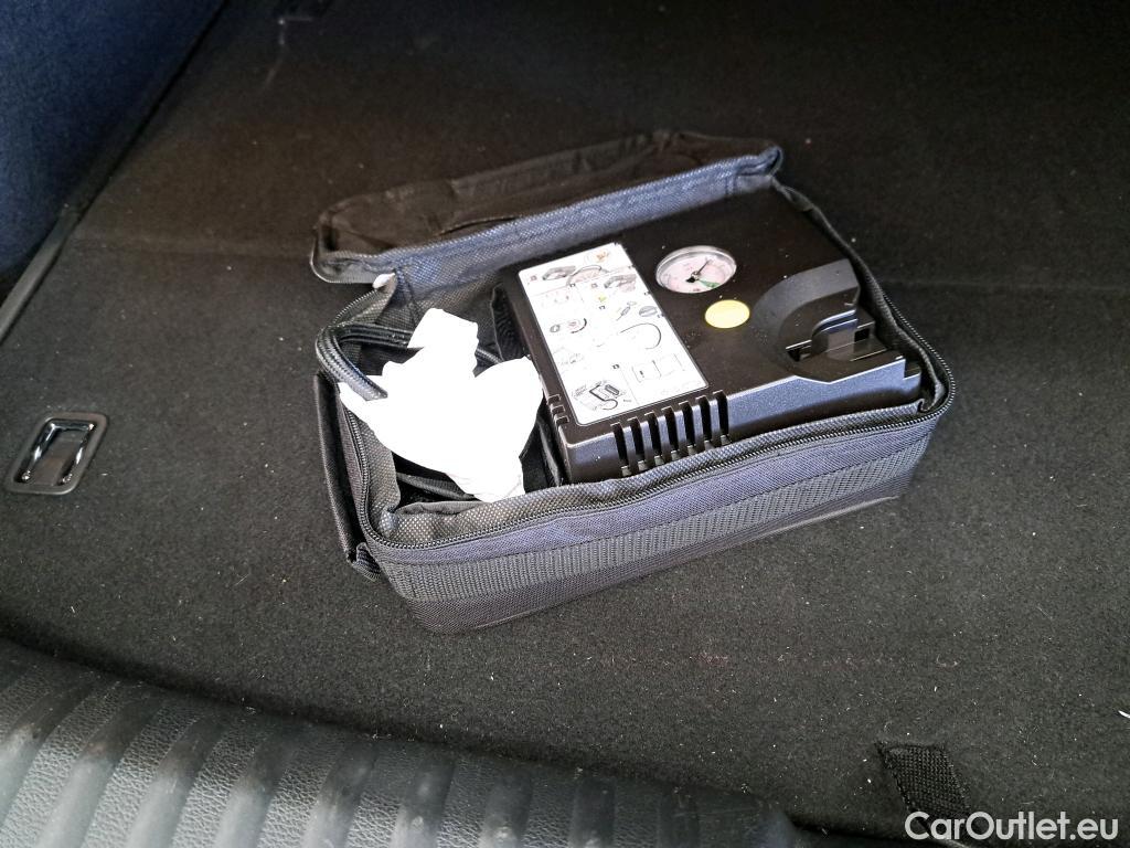  KIA  XCeed KIA  / 2019 / 5P / Crossover 1.6 GDI ISG ISG PHEV ACTIVE BUS DCT6 #40