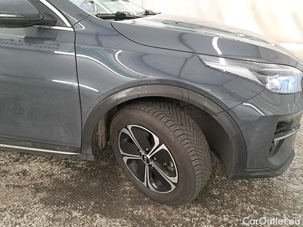  KIA  XCeed KIA  / 2019 / 5P / Crossover 1.6 GDI ISG ISG PHEV ACTIVE BUS DCT6 #31