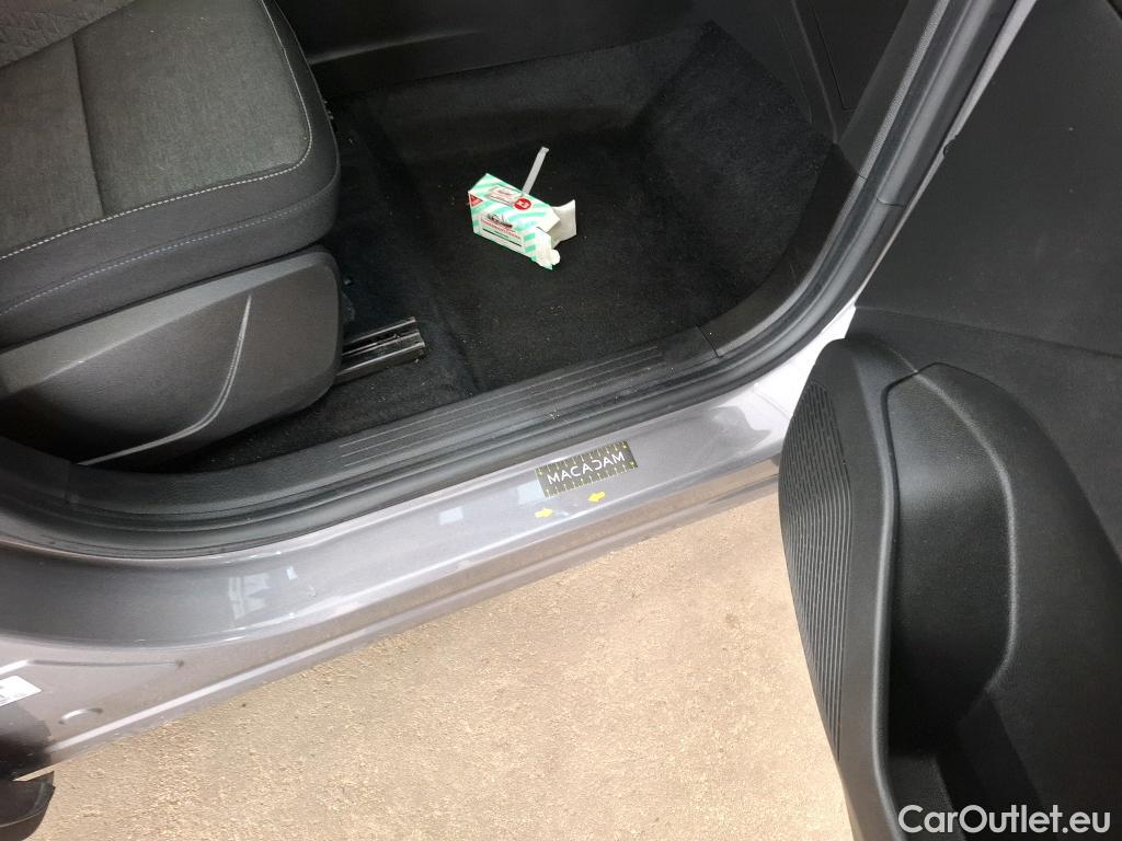  Renault  Captur  II Evolution 1.6 E-TECH Hybrid 145CV BVA6 E6d #9