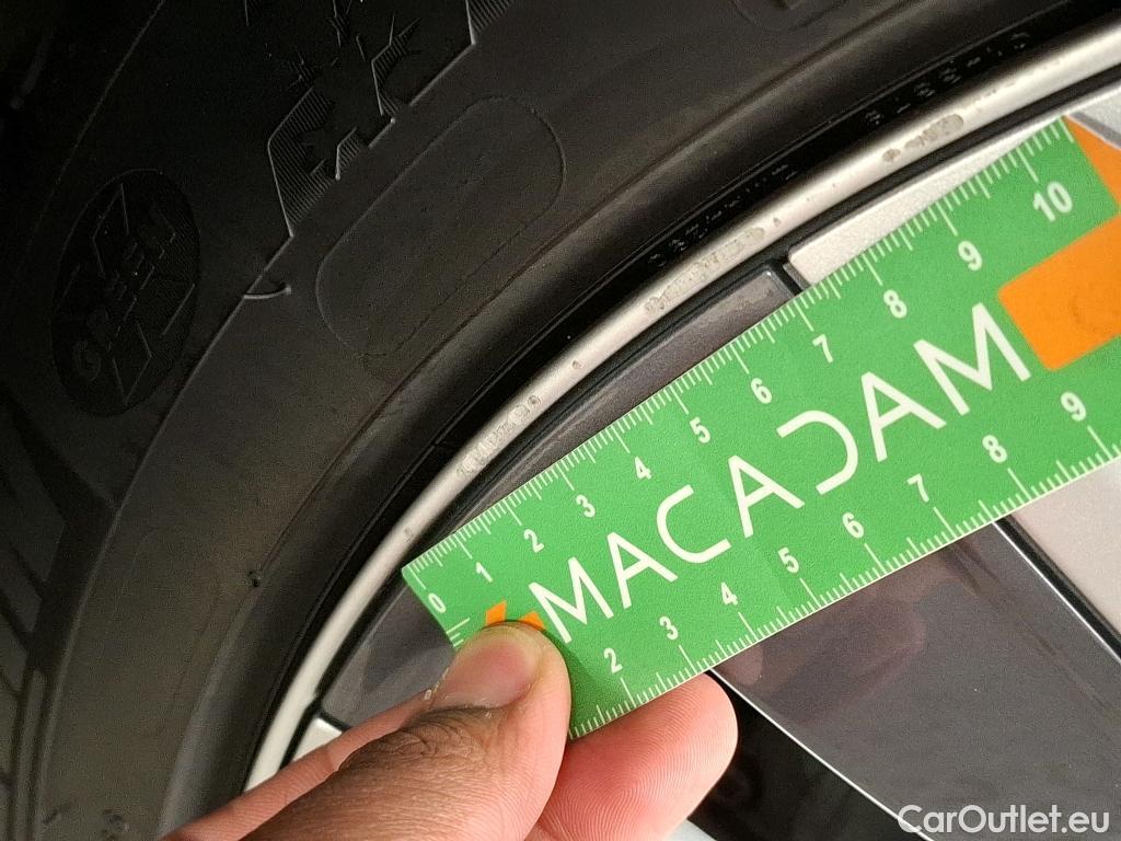  Tesla  Model Y TESLA  / 2020 / 5P / SUV Grande Autonomie Dual-Motor AWD #28