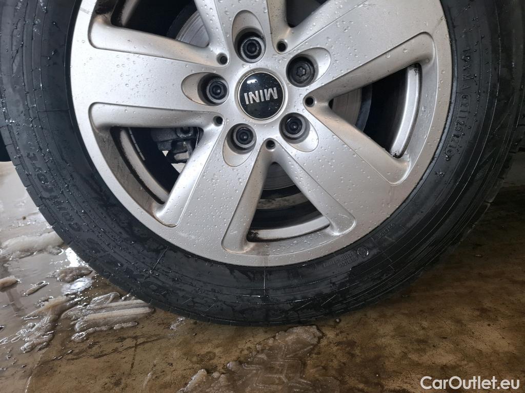  Mini  Countryman MINI  / 2020 / 5P / Crossover Cooper Business Design 136 ch BVA7 #4