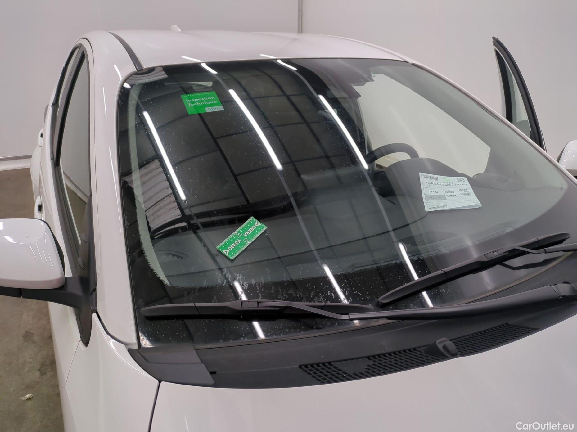  Toyota  Yaris TOYOTA  / 2019 / 5P / Berline 120 VVT-i Dynamic Business #1