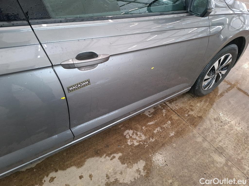  Volkswagen  Polo VOLKSWAGEN  / 2017 / 5P / Berline 1.0 TSI 95 Lounge Business #24